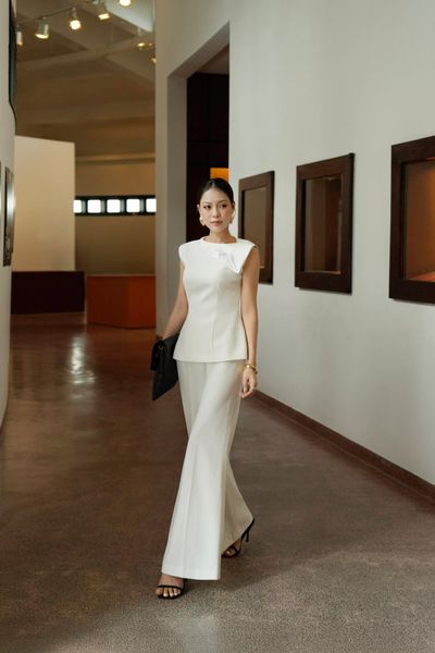 BAK33769 - Áo kiểu công sở vải tuytsi dáng peplum cổ thuyền phối hoa cài tạo kiểu khoá thân sau - PANTIO