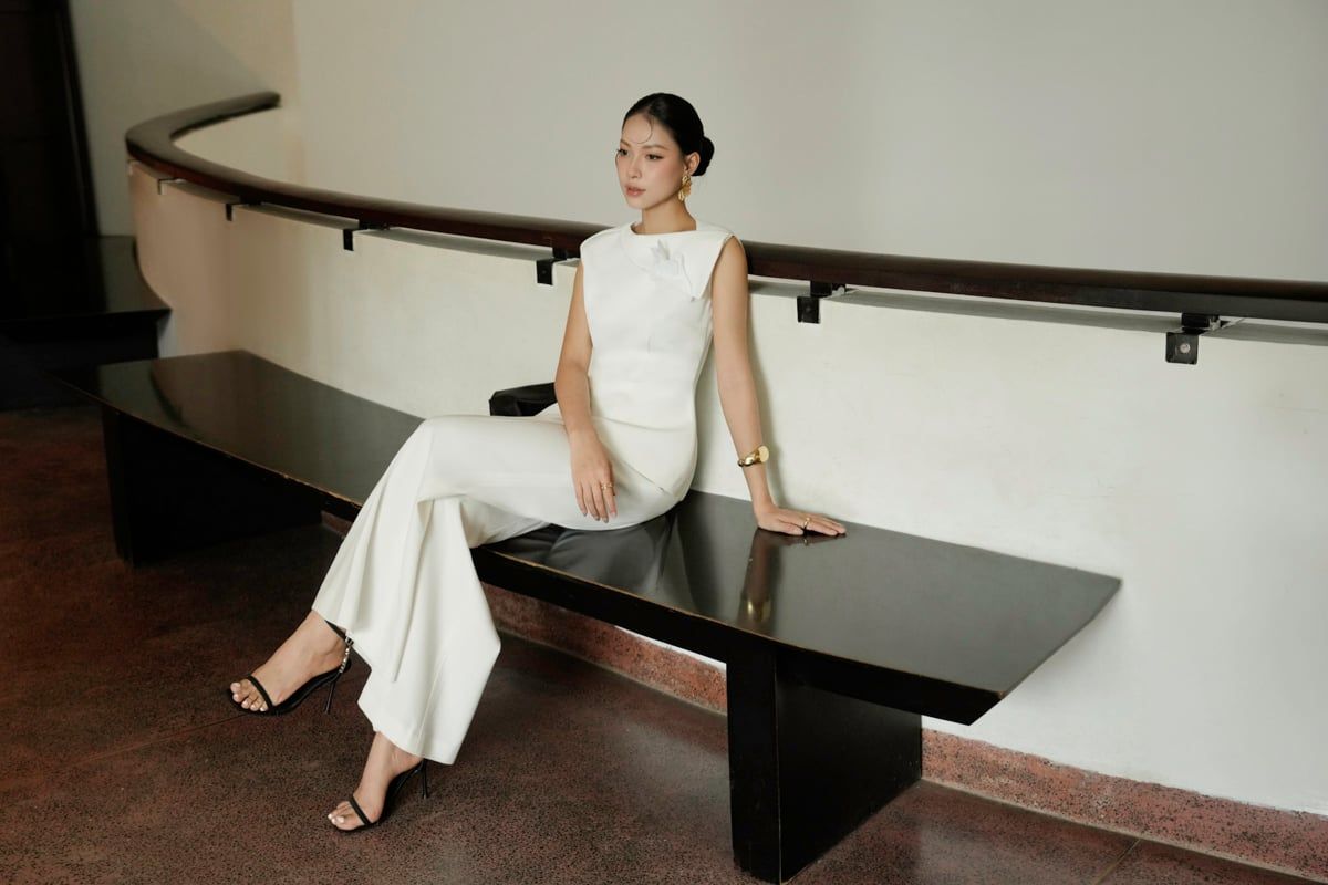 BAK33769 - Áo kiểu công sở vải tuytsi dáng peplum cổ thuyền phối hoa cài tạo kiểu khoá thân sau - PANTIO