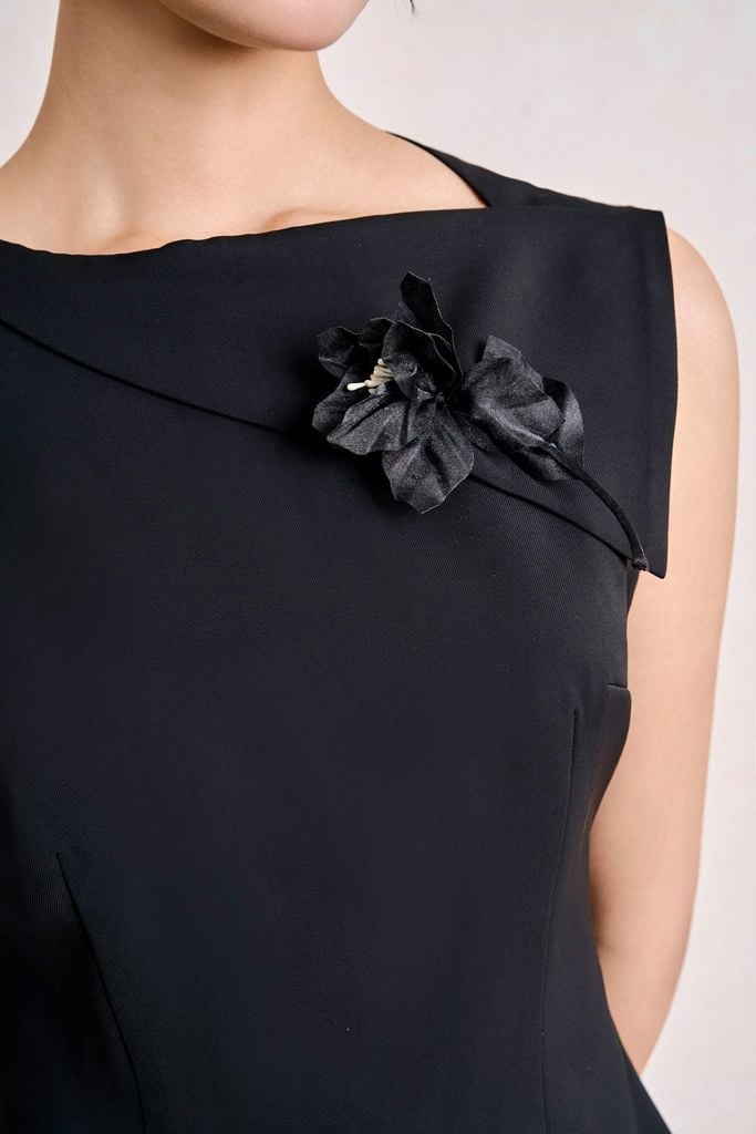 BAK33769 - Áo kiểu công sở vải tuytsi dáng peplum cổ thuyền phối hoa cài tạo kiểu khoá thân sau - PANTIO