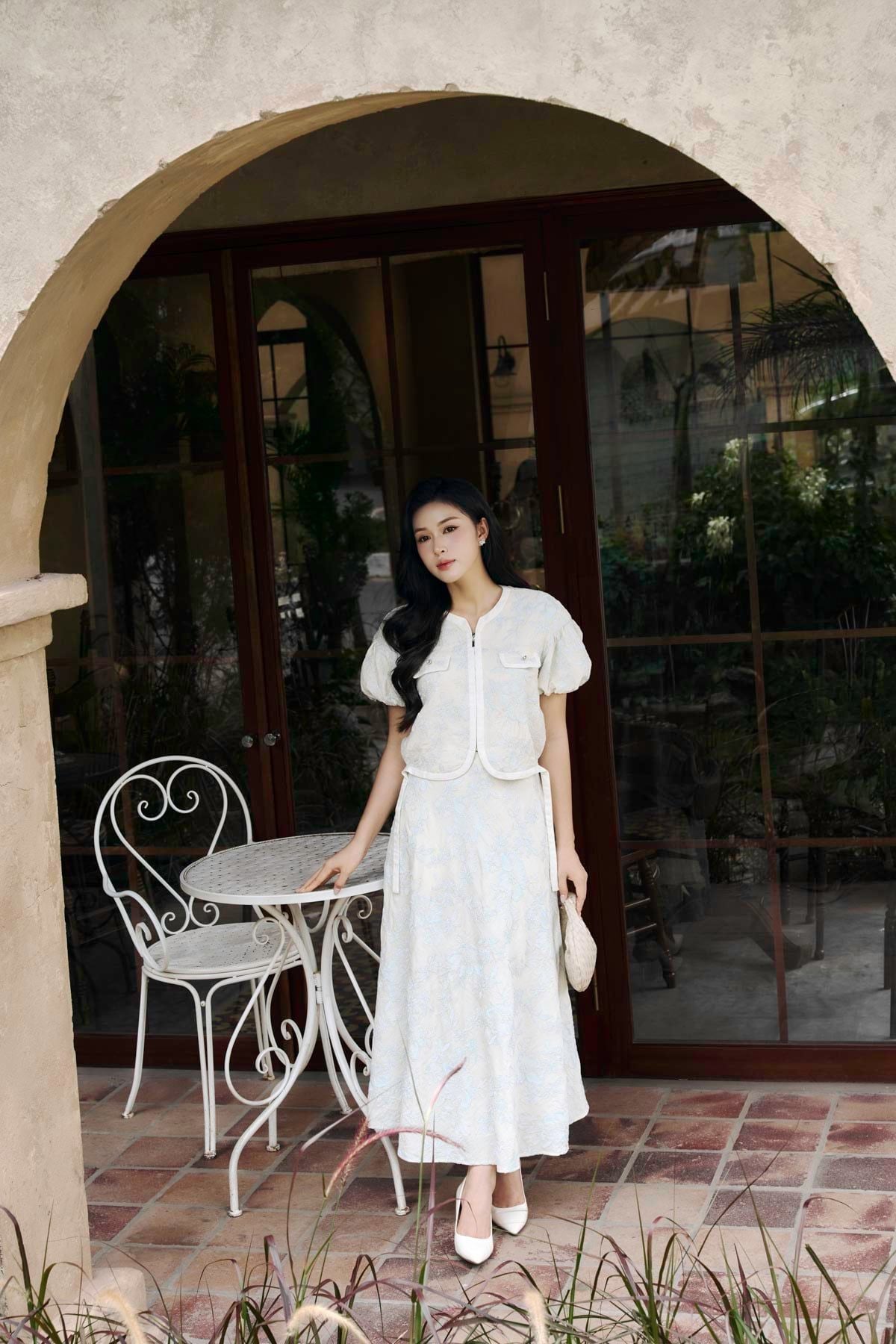 BAK33771 - Áo kiểu công sở vải tơ dáng ngắn cổ tròn tay phồng thân áo phối khoá kim loại thời trang - PANTIO