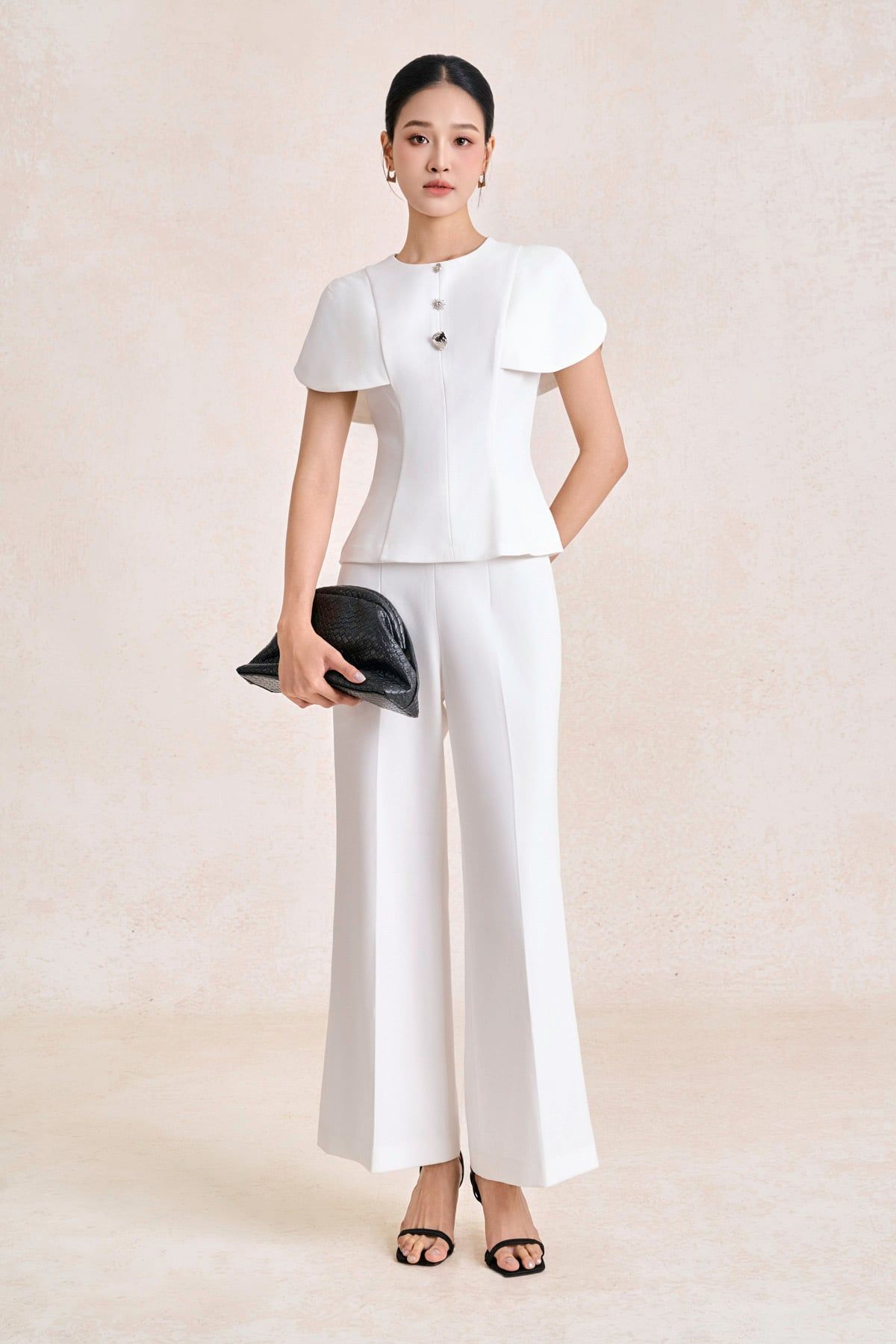 BAK33796 - Áo kiểu công sở vải thô dáng peplum cổ tròn vai áo cách điệu thân áo đính khuy đá kim loại thời trang khoá thân sau - PANTIO