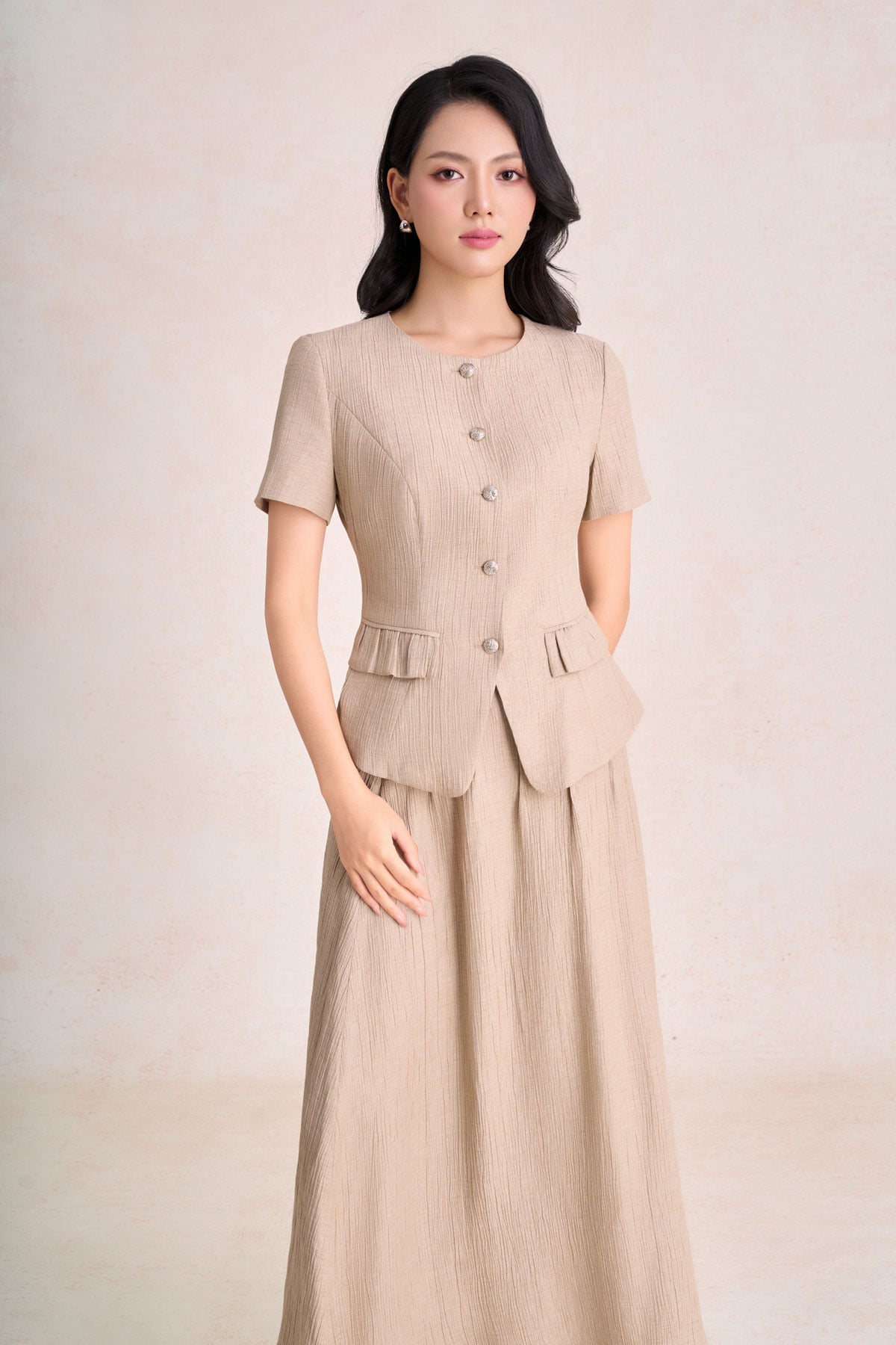 BAK33797 - Áo kiểu công sở vải tơ dáng peplum cổ tròn tay cộc thân áo phối khuy đá tạo kiểu - PANTIO