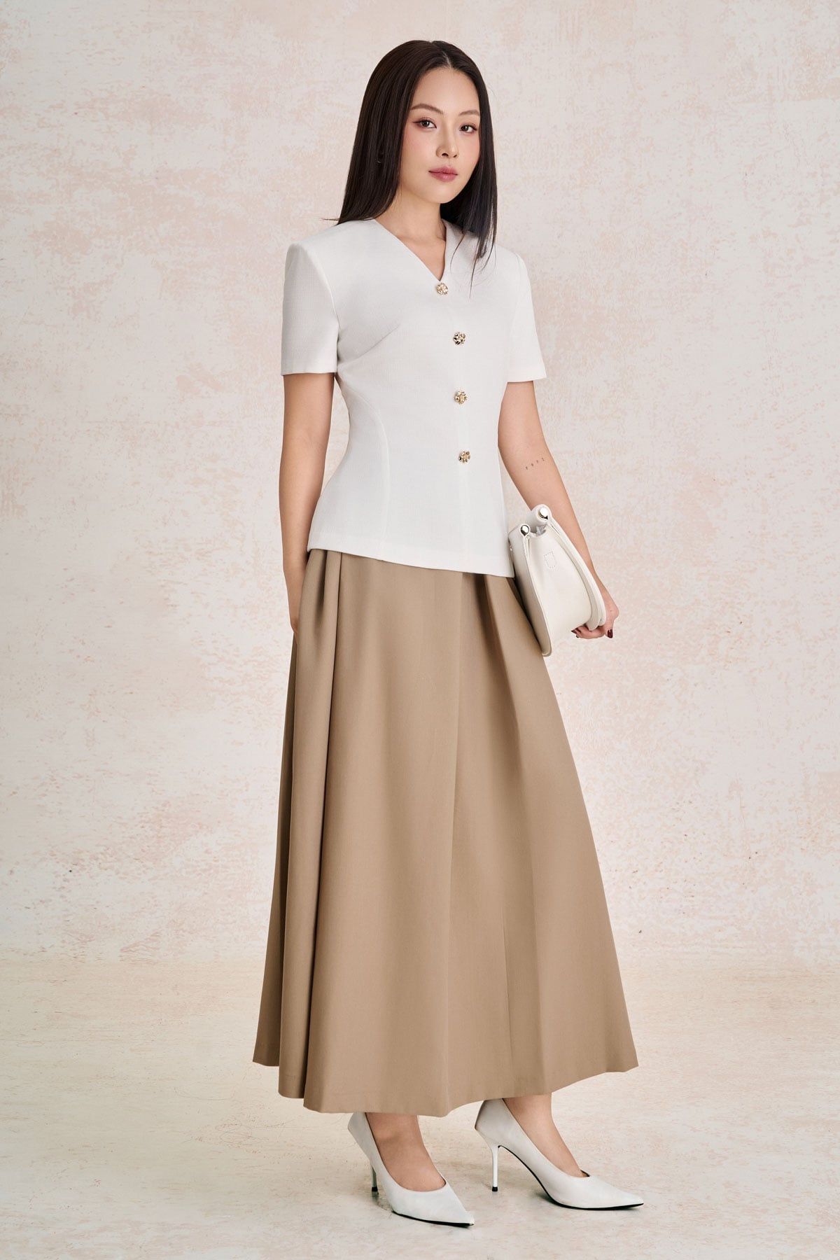 BAK33798 - Áo kiểu công sở vải thô dáng peplum cổ xẻ V tay cộc thân áo phối khuy kim loại thời trang khoá thân sau - PANTIO