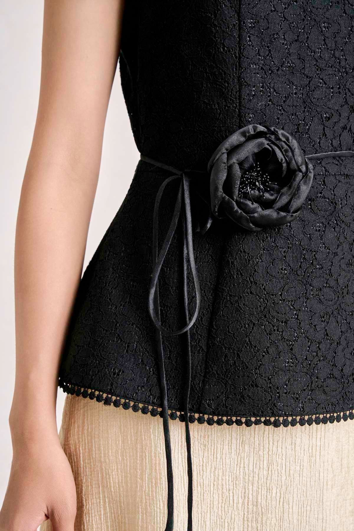 BAK33800 - Áo kiểu dạo phố vải ren lưới dáng peplum cổ tròn tay chờm thân áo phối dây hoa tạo kiểu khoá thân sau - PANTIO