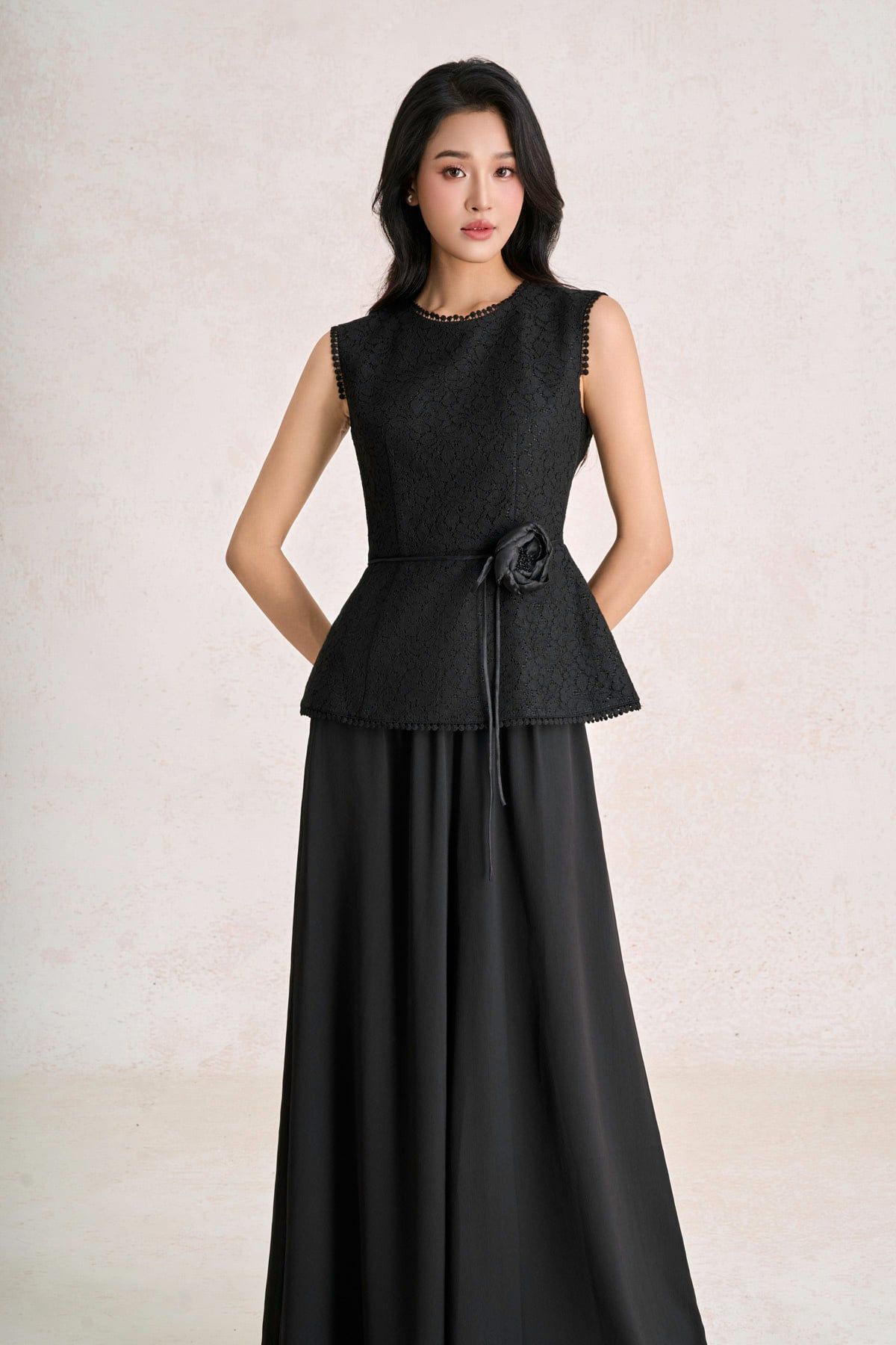 BAK33800 - Áo kiểu dạo phố vải ren lưới dáng peplum cổ tròn tay chờm thân áo phối dây hoa tạo kiểu khoá thân sau - PANTIO