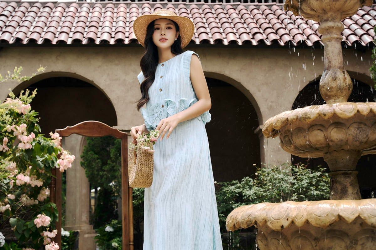 BAK33812 - Áo kiểu dạo phố vải linen dáng ngắn cổ tròn gấu áo phối viền bèo tạo kiểu - PANTIO