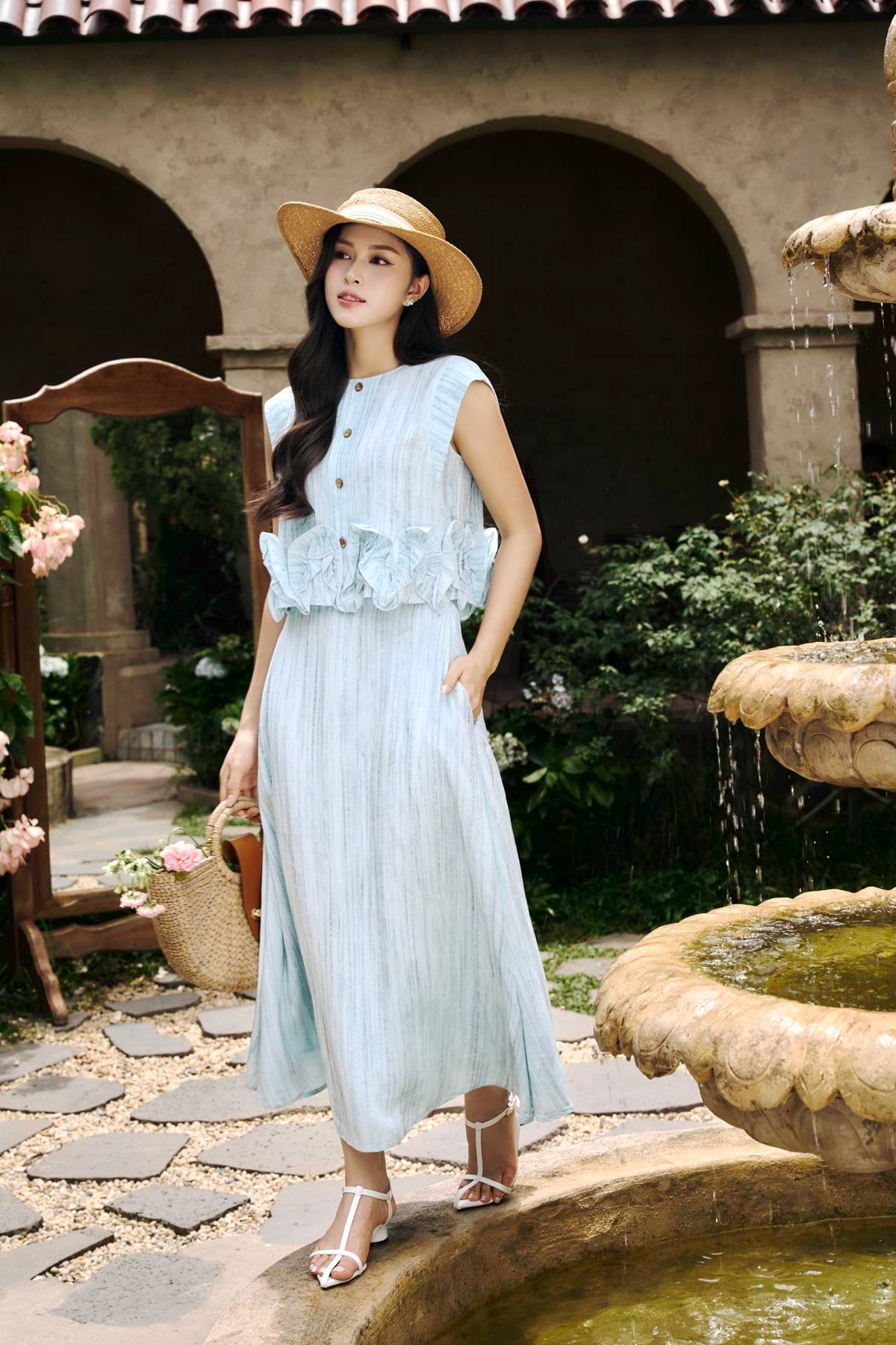 BAK33812 - Áo kiểu dạo phố vải linen dáng ngắn cổ tròn gấu áo phối viền bèo tạo kiểu - PANTIO