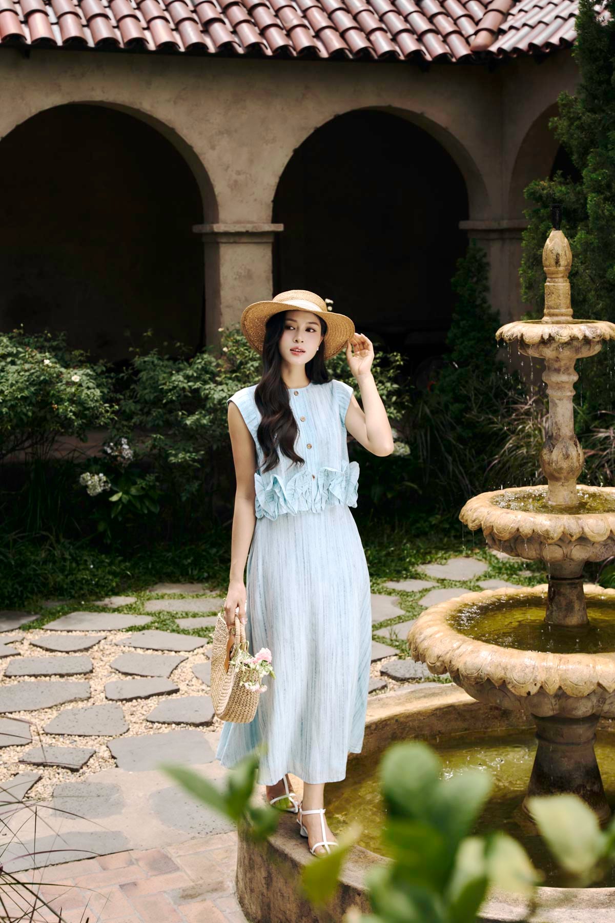 BAK33812 - Áo kiểu dạo phố vải linen dáng ngắn cổ tròn gấu áo phối viền bèo tạo kiểu - PANTIO