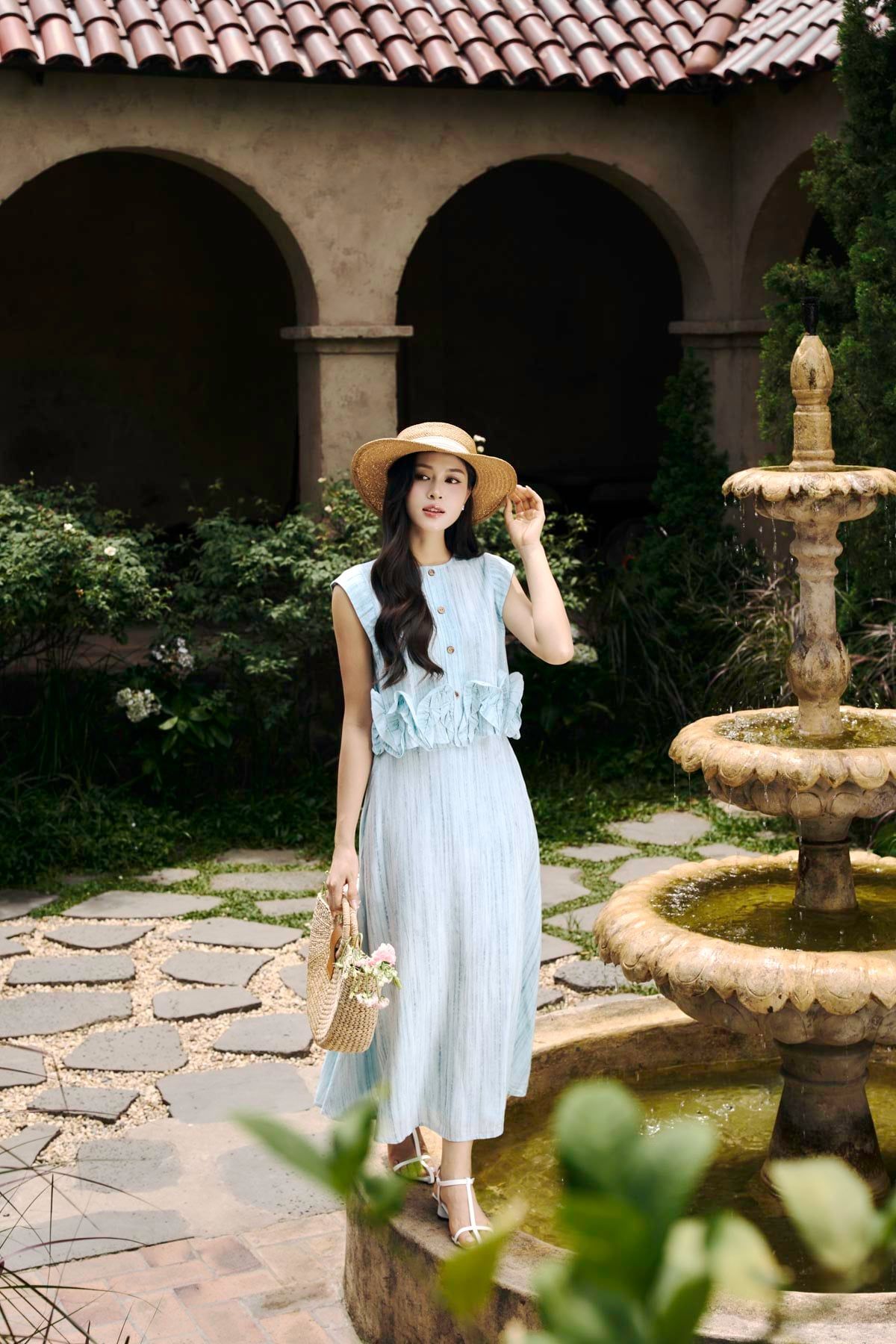 BAK33812 - Áo kiểu dạo phố vải linen dáng ngắn cổ tròn gấu áo phối viền bèo tạo kiểu - PANTIO
