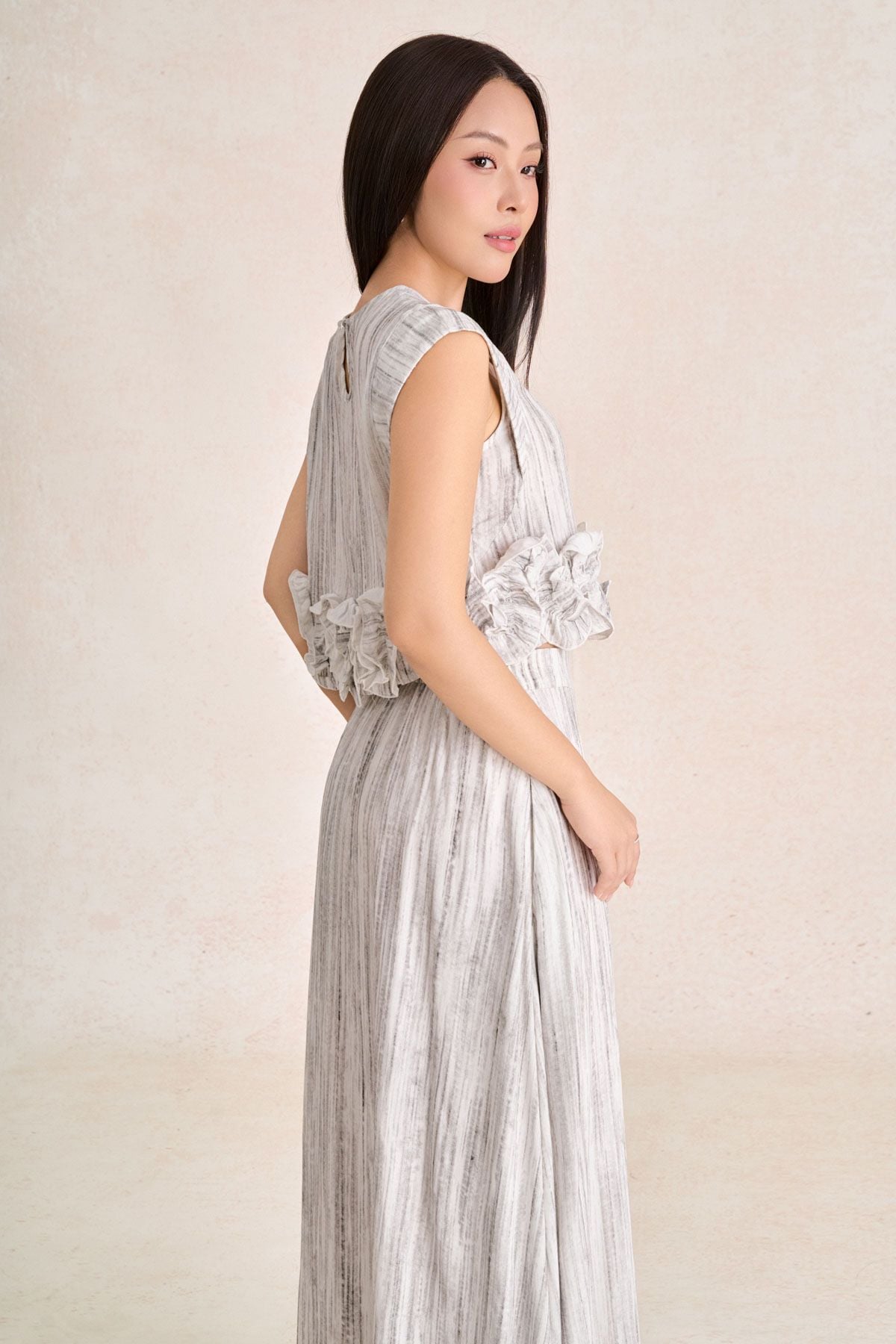 BAK33812 - Áo kiểu dạo phố vải linen dáng ngắn cổ tròn gấu áo phối viền bèo tạo kiểu - PANTIO