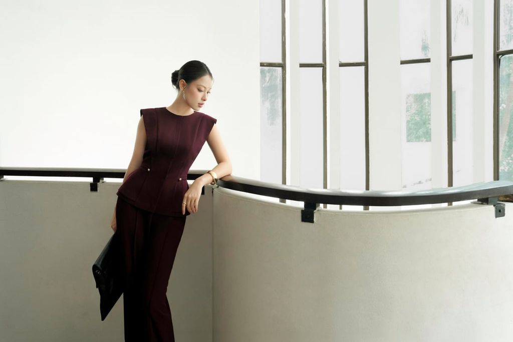 BAK33818 - Áo kiểu công sở vải tuytsi dáng peplum vổ tròn tay chờm thân áo phối ly tạo kiểu đính kim loại thời trang - PANTIO