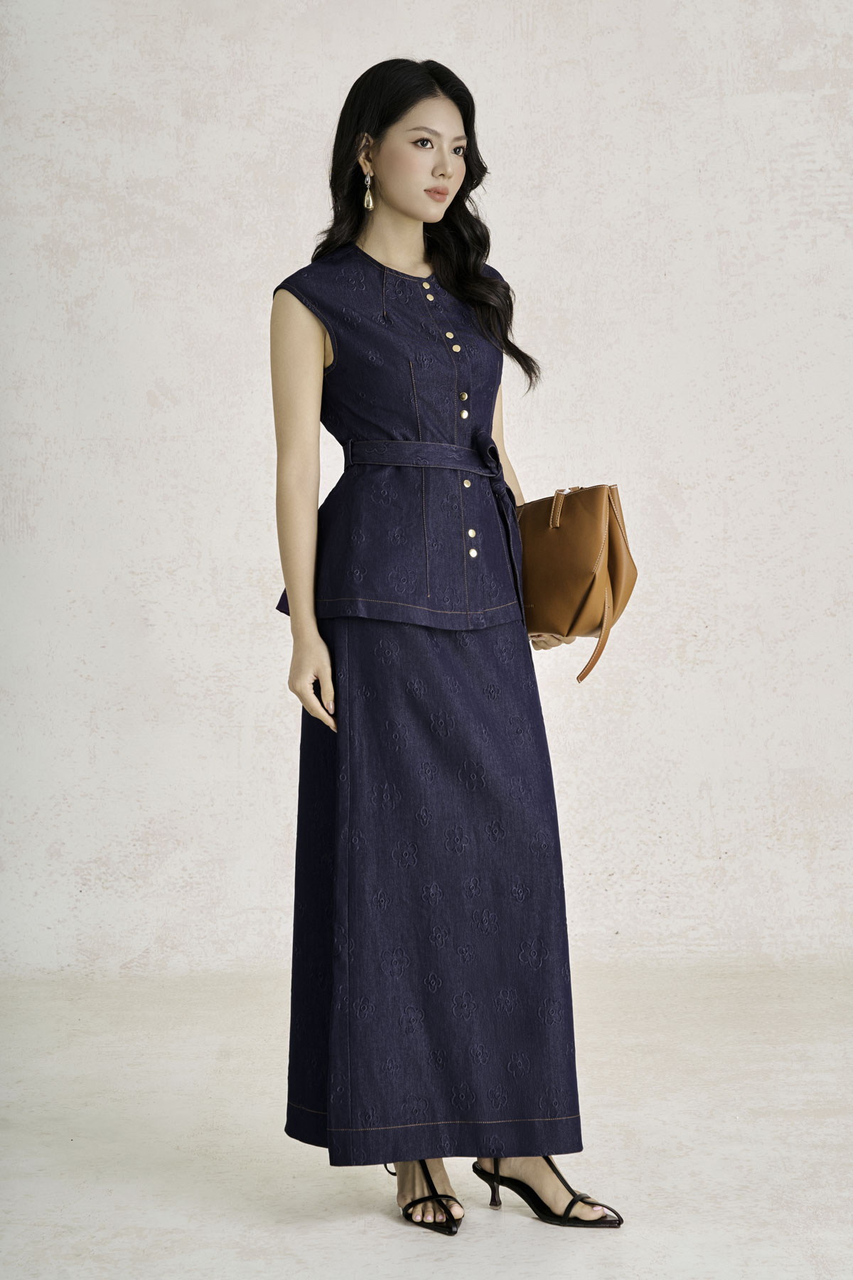BAK33921 - Áo kiểu công sở vải denim dáng suông cổ tròn tay chờm eo phối dây đai tạo kiểu - PANTIO