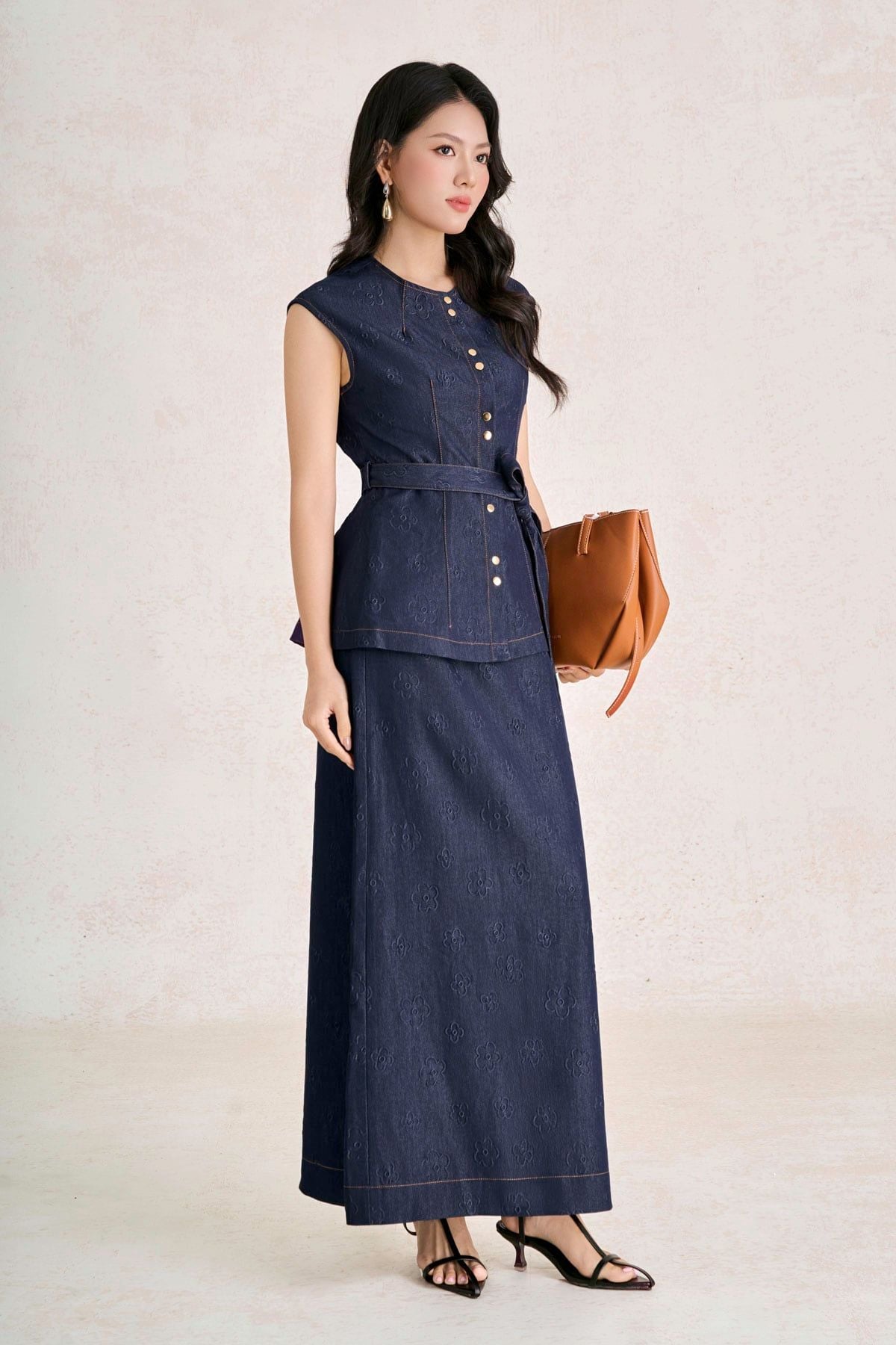 BAK33921 - Áo kiểu công sở vải denim dáng suông cổ tròn tay chờm eo phối dây đai tạo kiểu - PANTIO