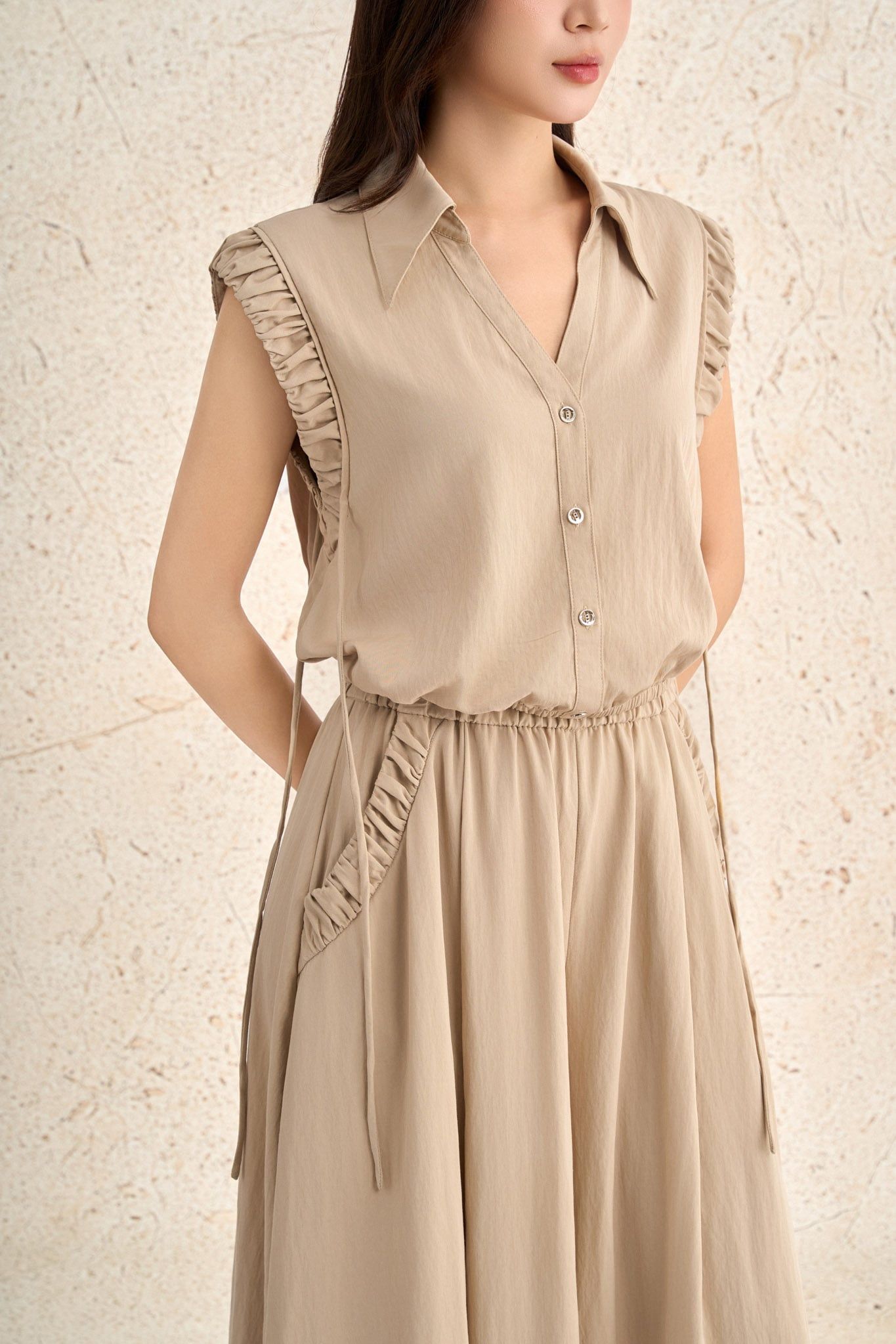 BAK73512 - Áo kiểu dạo phố vải tuytsi dáng suông cổ bẻ xẻ V tay chờm xếp nhún thân áo phối khuy đá thời trang - PANTIO