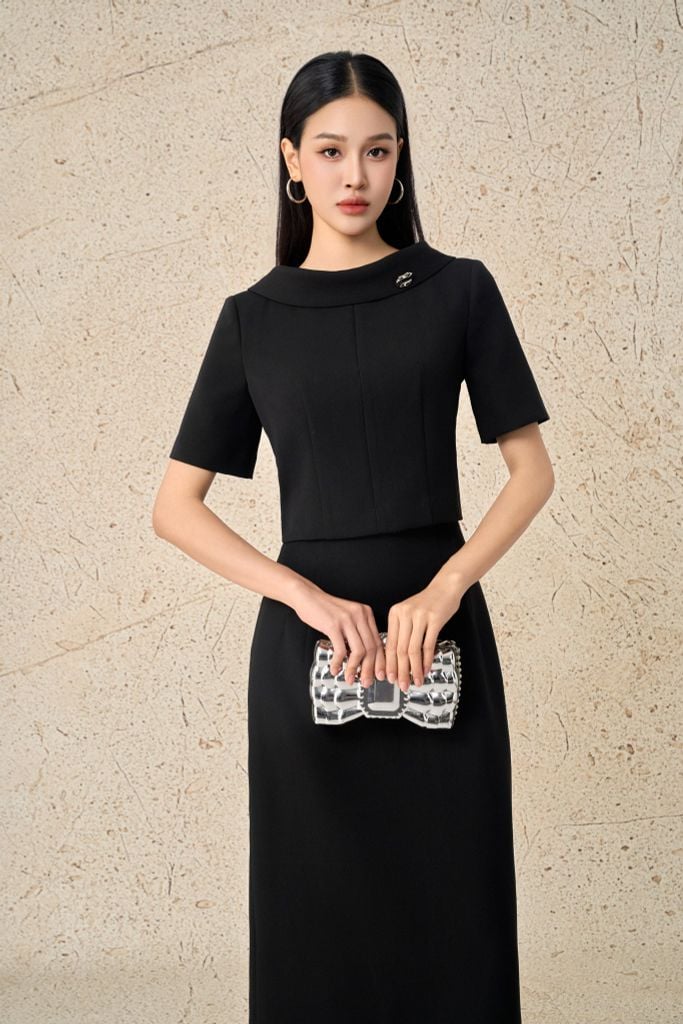 BAK73552 - Áo kiểu công sở vải thô dáng lửng cổ phối vạt cách điệu đính đá thời trang khoá thân sau - PANTIO