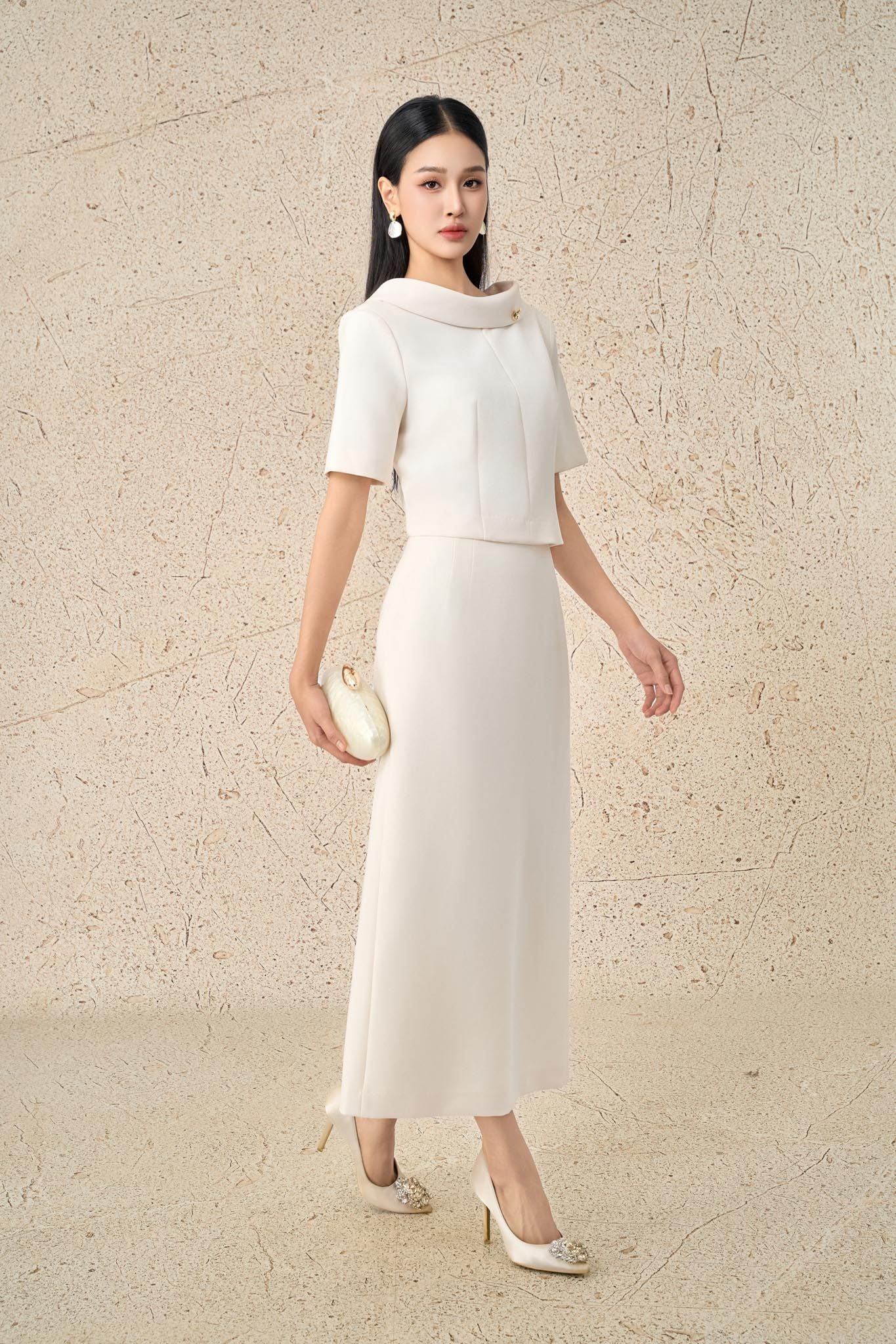 BAK73552 - Áo kiểu công sở vải thô dáng lửng cổ phối vạt cách điệu đính đá thời trang khoá thân sau - PANTIO