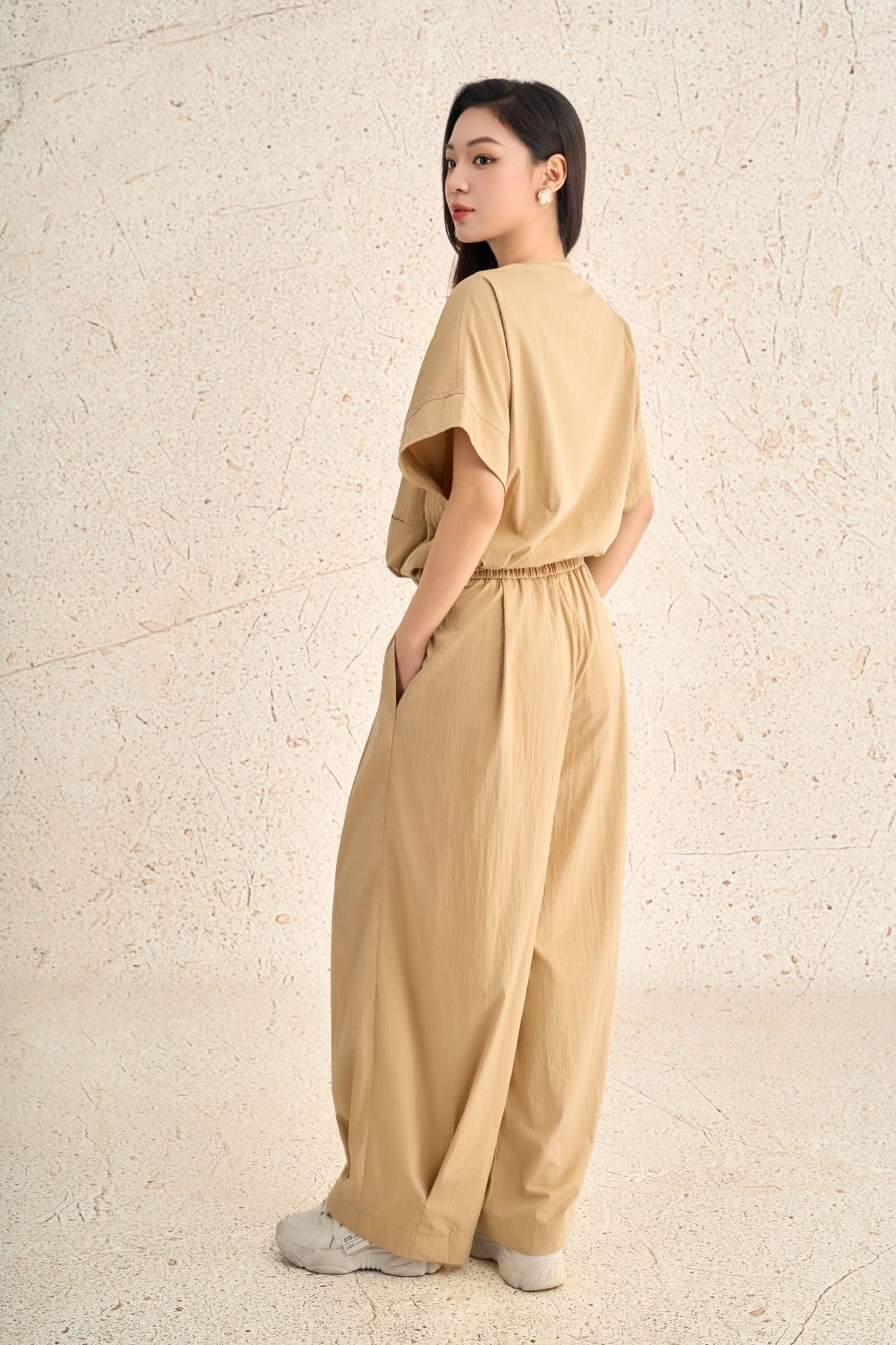 BAK73635 - Áo kiểu dạo phố vải thô mỏng dáng suông cổ tròn phối khuy kim loại tạo kiểu tay áo cách điệu thời trang - PANTIO