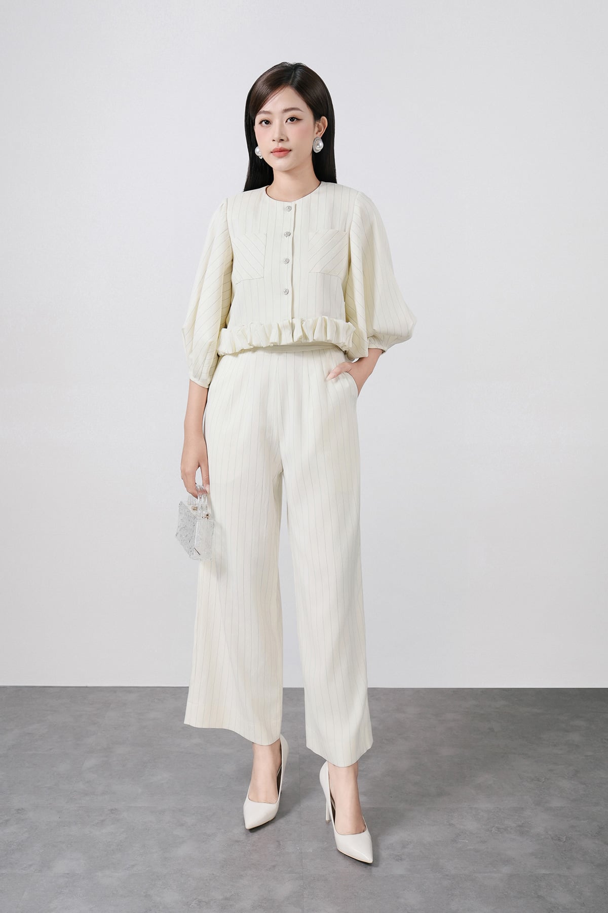 BAK73636 - Áo kiểu công sở vải thô đũi kẻ dáng lửng cổ tròn tay phồng thân áo đính khuy ngọc cao cấp gấu áo xếp nhún thời trang - PANTIO