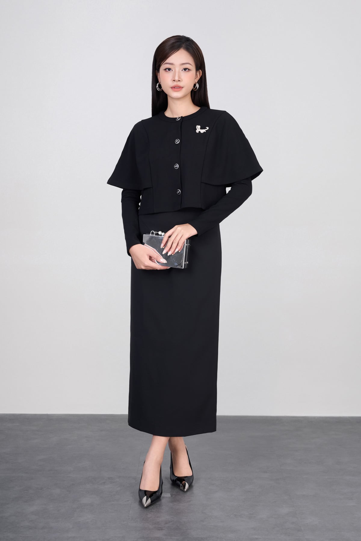 BAK93537 - Áo kiểu công sở vải cotton dáng lửng cổ tròn tay ôm thân áo cách điệu thời trang kèm cài áo sang trọng - PANTIO