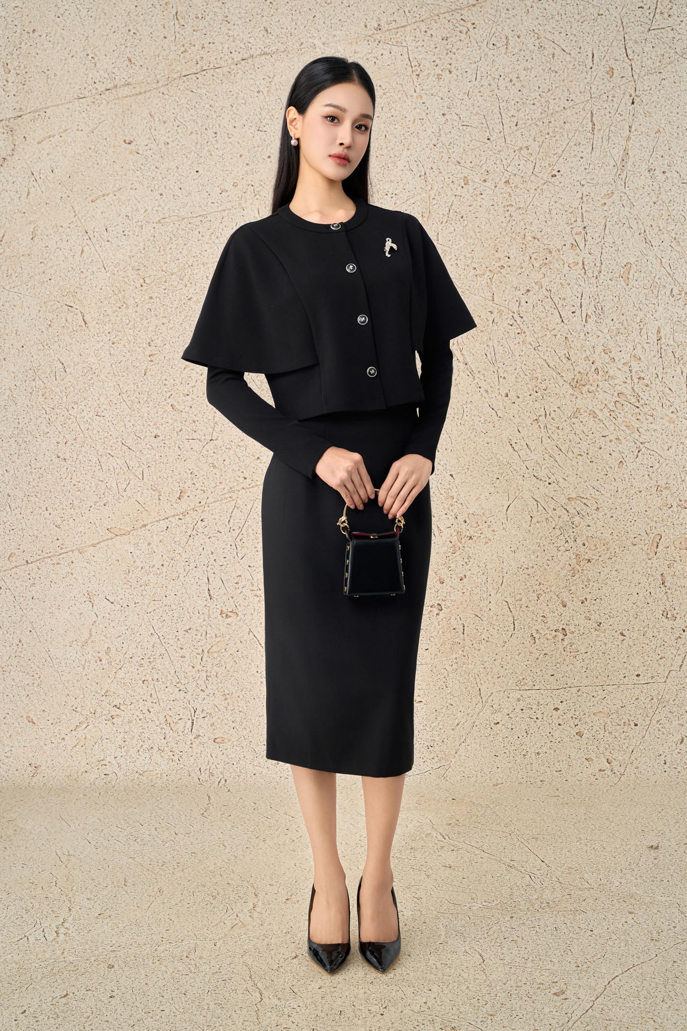 BAK93537 - Áo kiểu công sở vải cotton dáng lửng cổ tròn tay ôm thân áo cách điệu thời trang kèm cài áo sang trọng - PANTIO