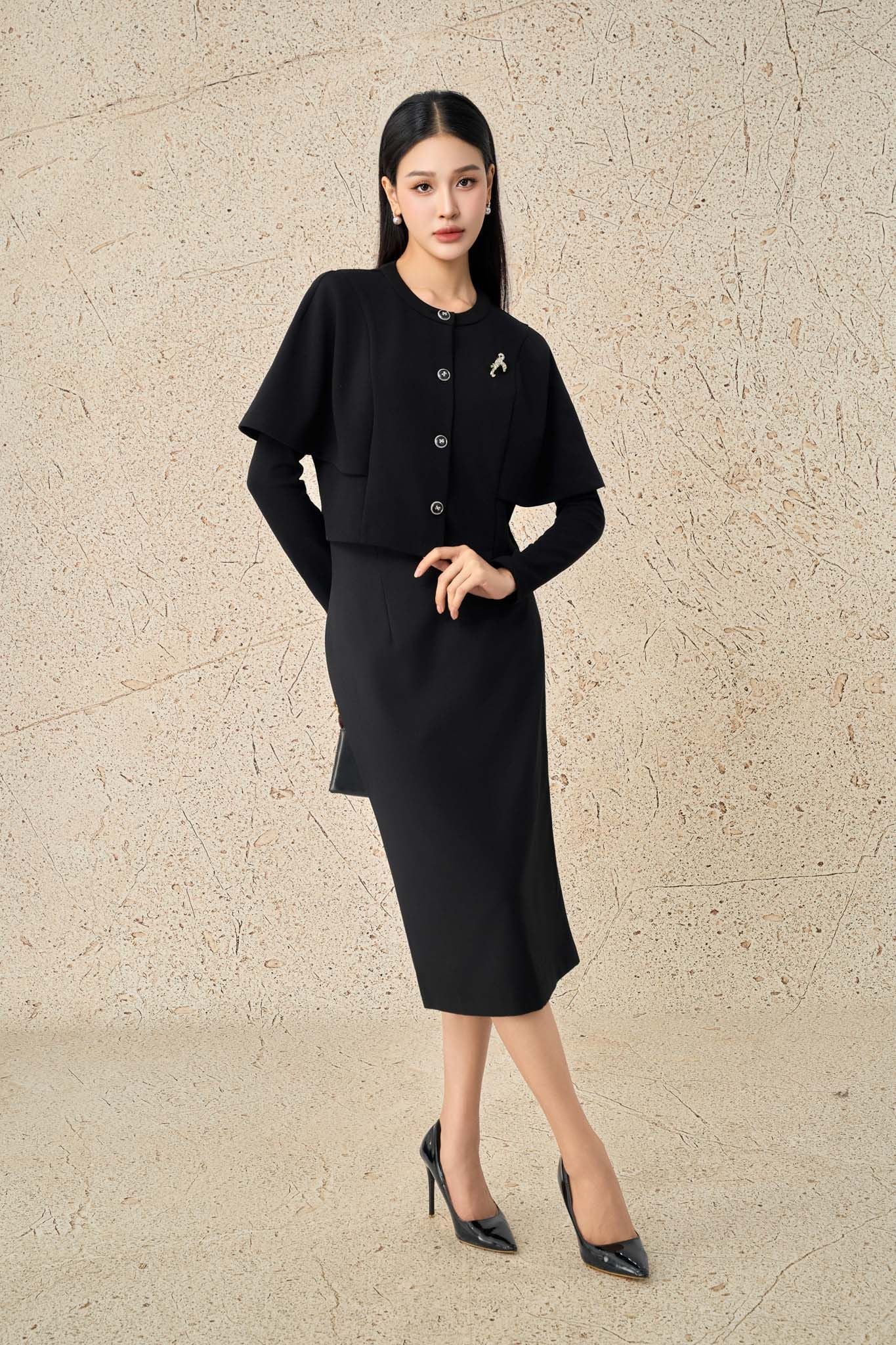 BAK93537 - Áo kiểu công sở vải cotton dáng lửng cổ tròn tay ôm thân áo cách điệu thời trang kèm cài áo sang trọng - PANTIO