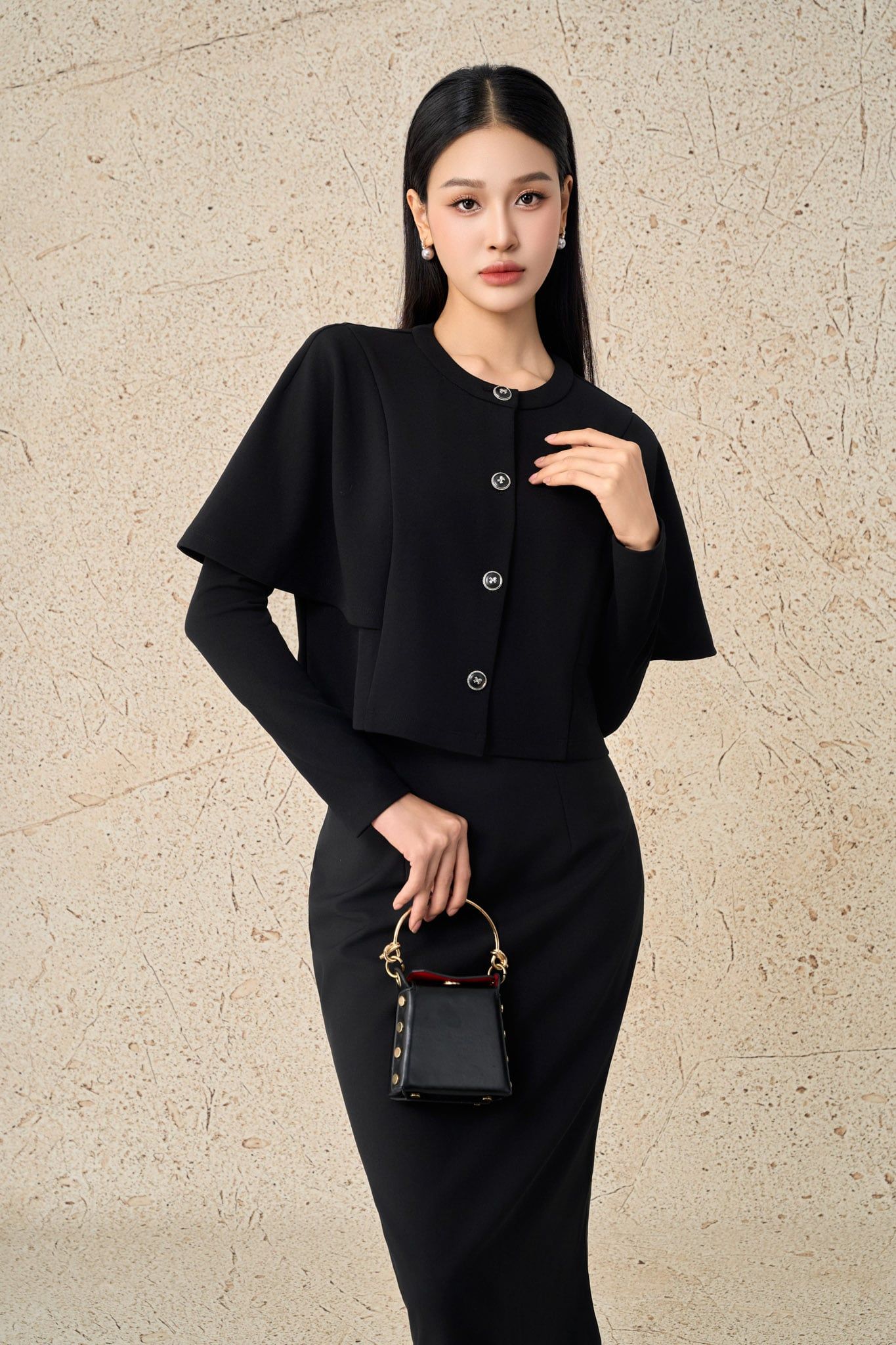 BAK93537 - Áo kiểu công sở vải cotton dáng lửng cổ tròn tay ôm thân áo cách điệu thời trang kèm cài áo sang trọng - PANTIO