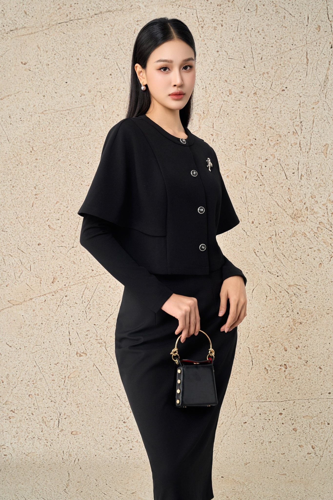 BAK93537 - Áo kiểu công sở vải cotton dáng lửng cổ tròn tay ôm thân áo cách điệu thời trang kèm cài áo sang trọng - PANTIO