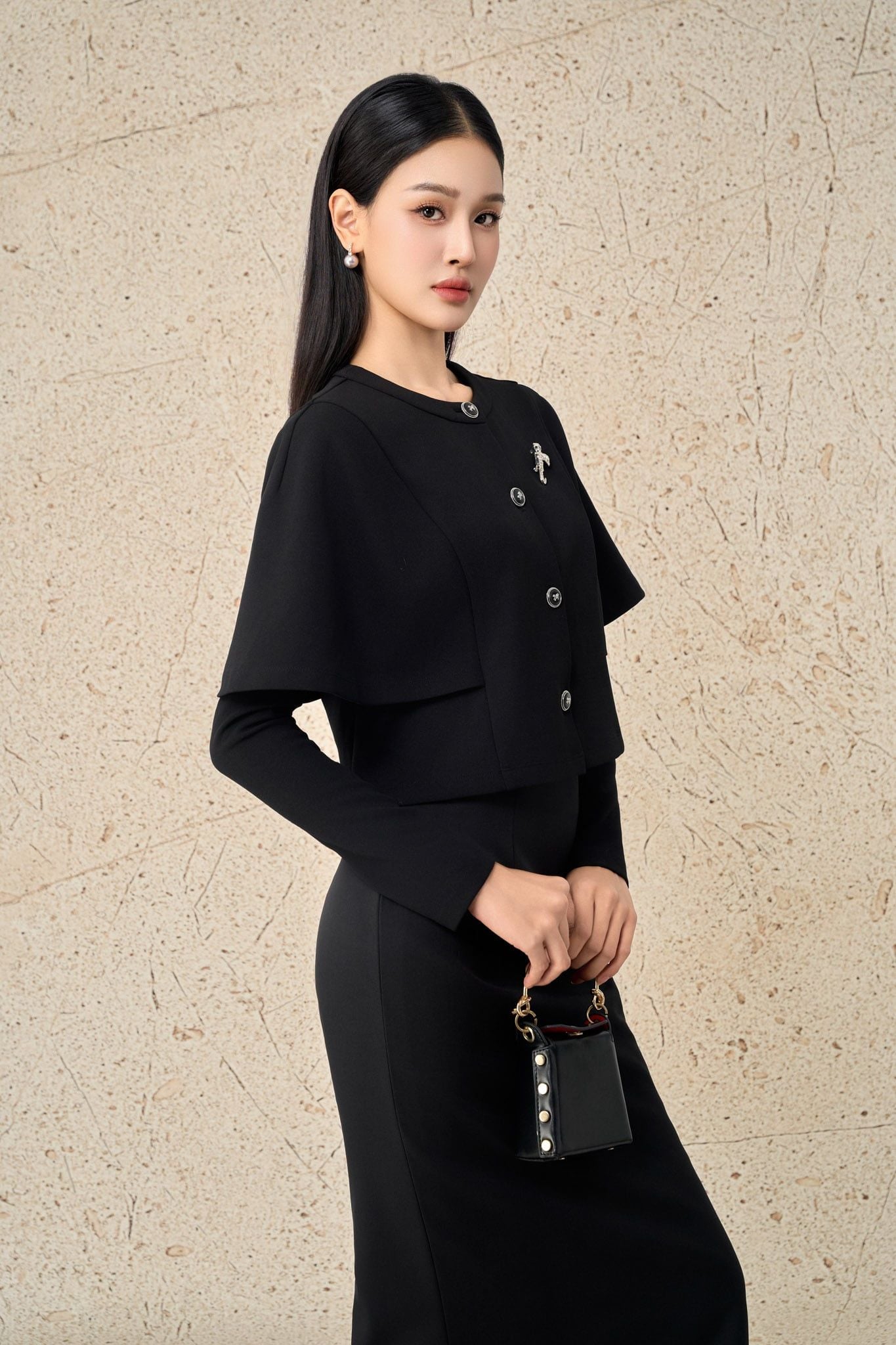 BAK93537 - Áo kiểu công sở vải cotton dáng lửng cổ tròn tay ôm thân áo cách điệu thời trang kèm cài áo sang trọng - PANTIO