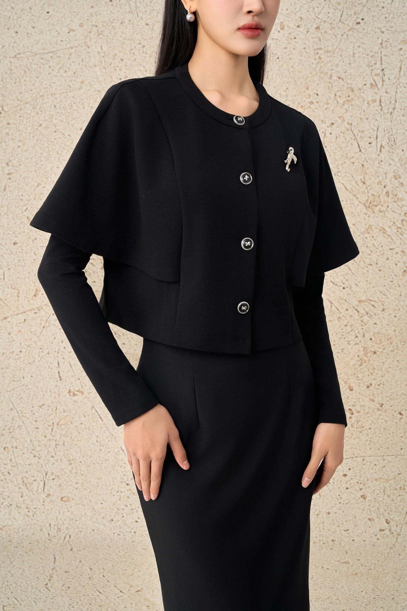 BAK93537 - Áo kiểu công sở vải cotton dáng lửng cổ tròn tay ôm thân áo cách điệu thời trang kèm cài áo sang trọng - PANTIO