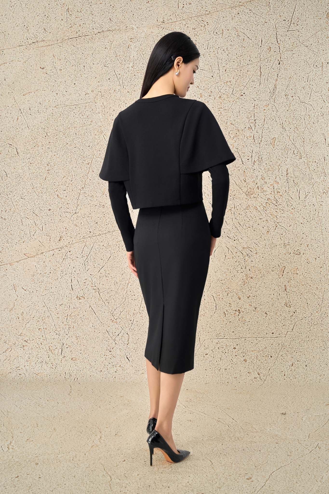 BAK93537 - Áo kiểu công sở vải cotton dáng lửng cổ tròn tay ôm thân áo cách điệu thời trang kèm cài áo sang trọng - PANTIO