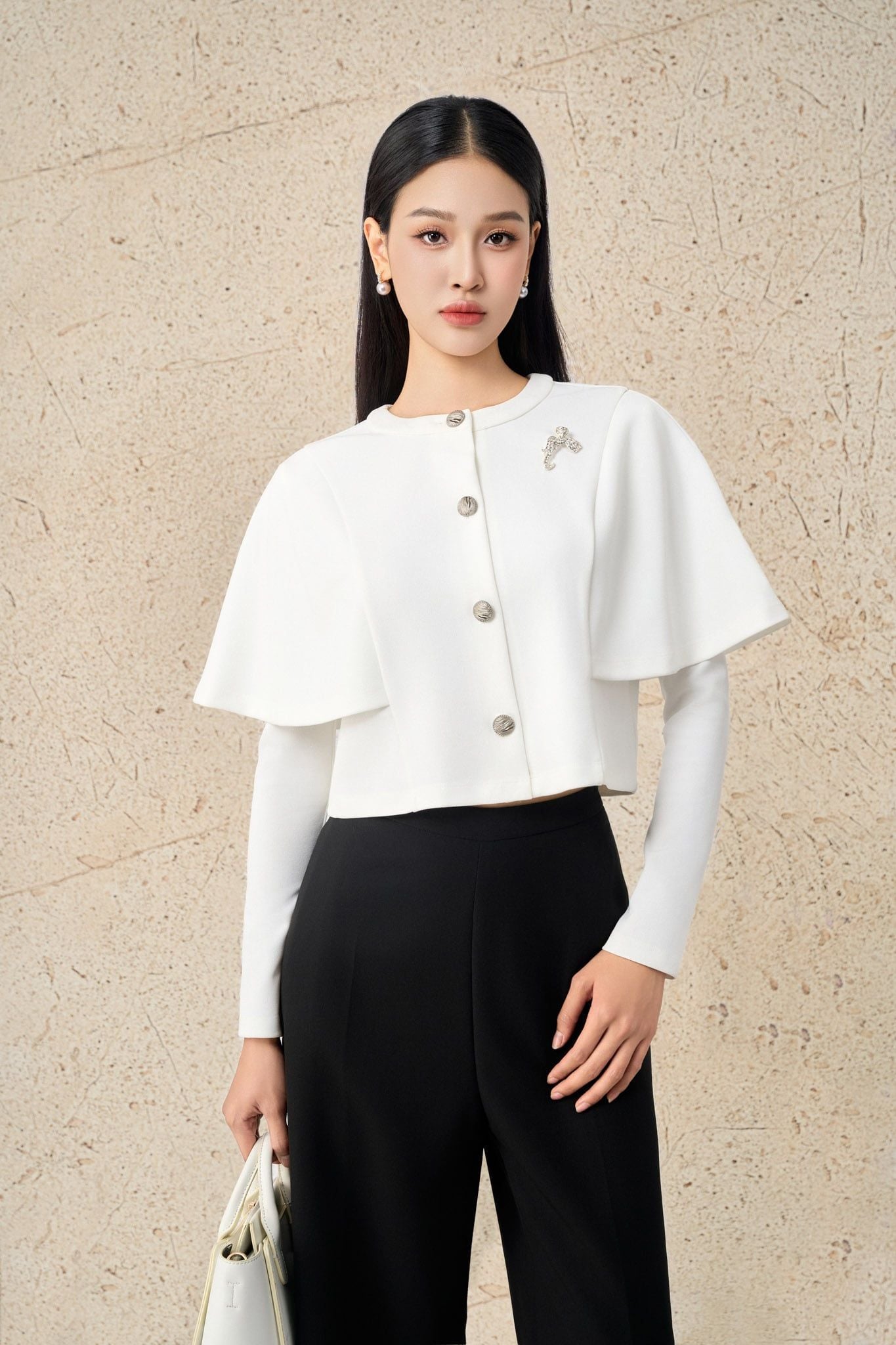 BAK93537 - Áo kiểu công sở vải cotton dáng lửng cổ tròn tay ôm thân áo cách điệu thời trang kèm cài áo sang trọng - PANTIO