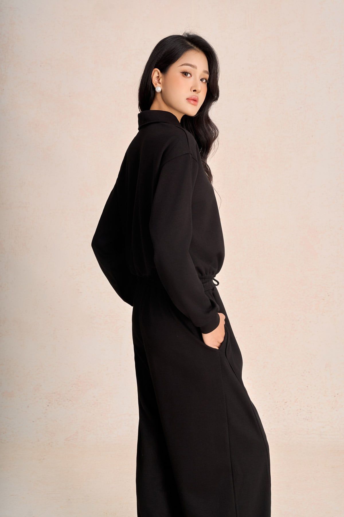 BAK93599 - Áo kiểu dạo phố vải cotton dáng ngắn cổ bẻ tay dài gấu áo bo chun tạo kiểu - PANTIO
