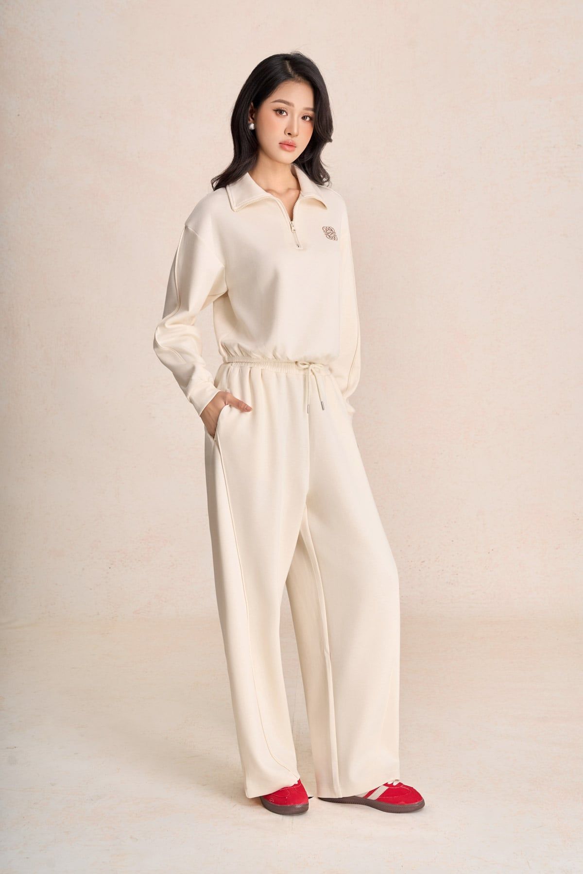 BAK93599 - Áo kiểu dạo phố vải cotton dáng ngắn cổ bẻ tay dài gấu áo bo chun tạo kiểu - PANTIO