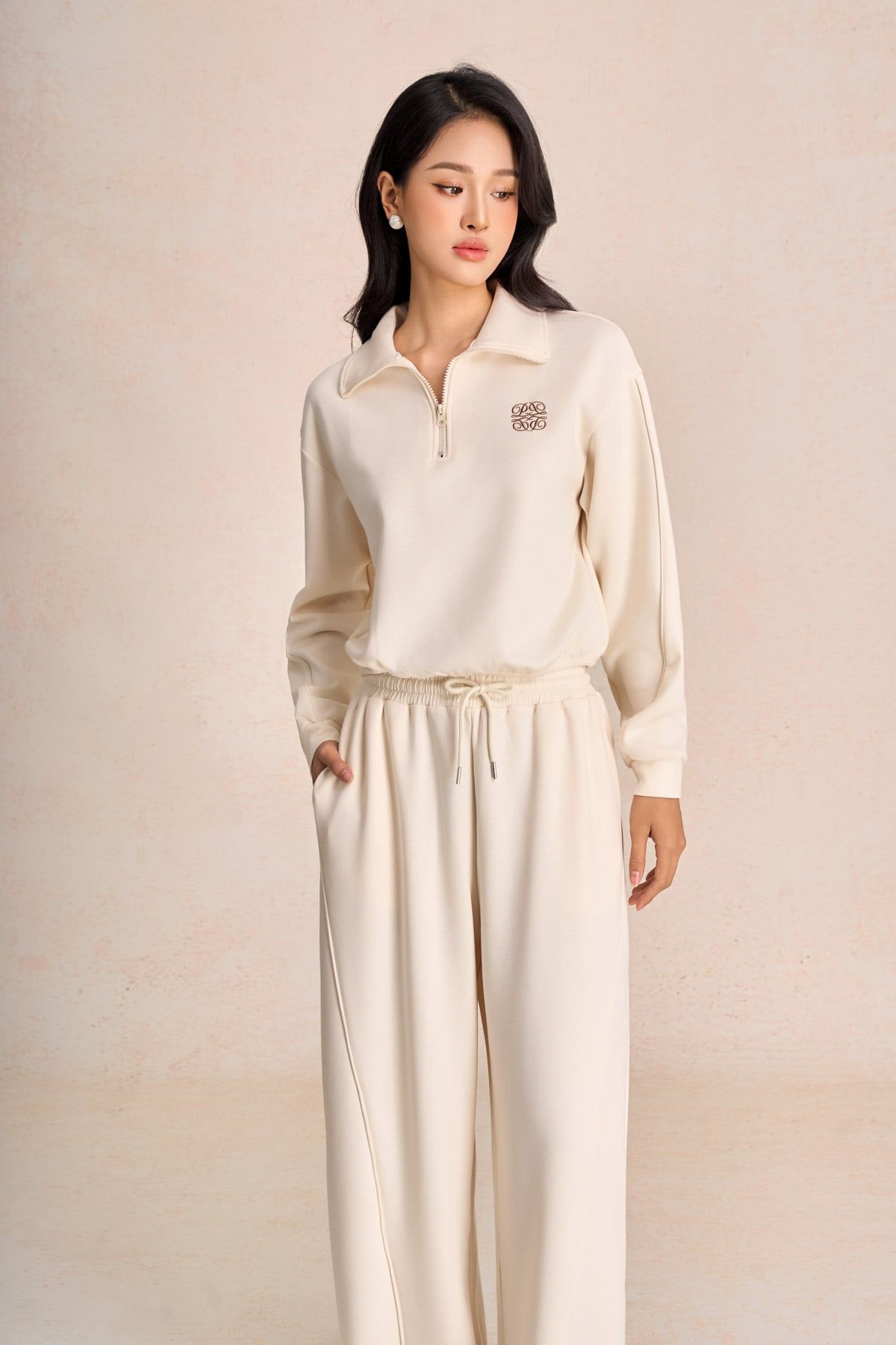 BAK93599 - Áo kiểu dạo phố vải cotton dáng ngắn cổ bẻ tay dài gấu áo bo chun tạo kiểu - PANTIO