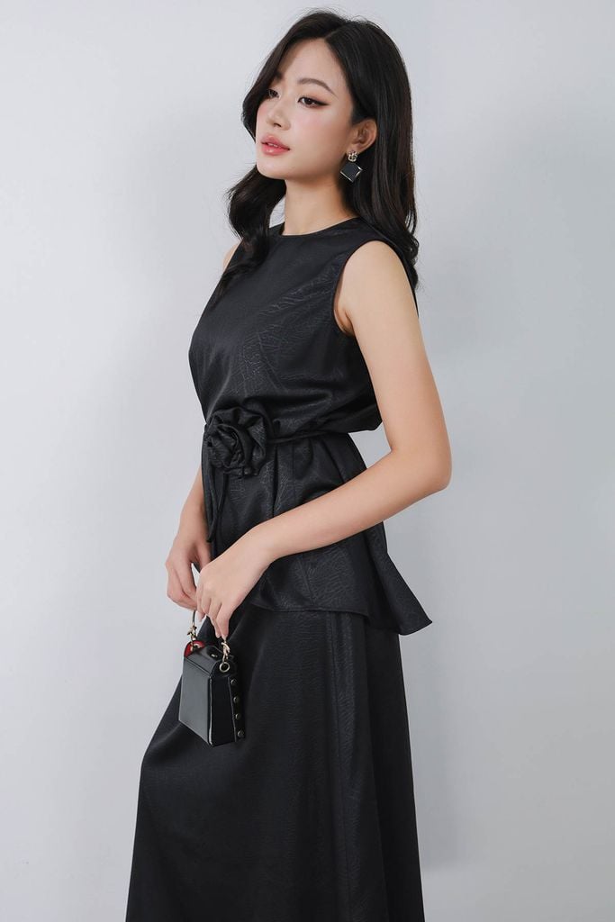 BAS13281 - Áo kiểu sơ mi vải lụa nhung dáng suông cổ tròn không tay eo phối dây hoa tạo kiểu - PANTIO