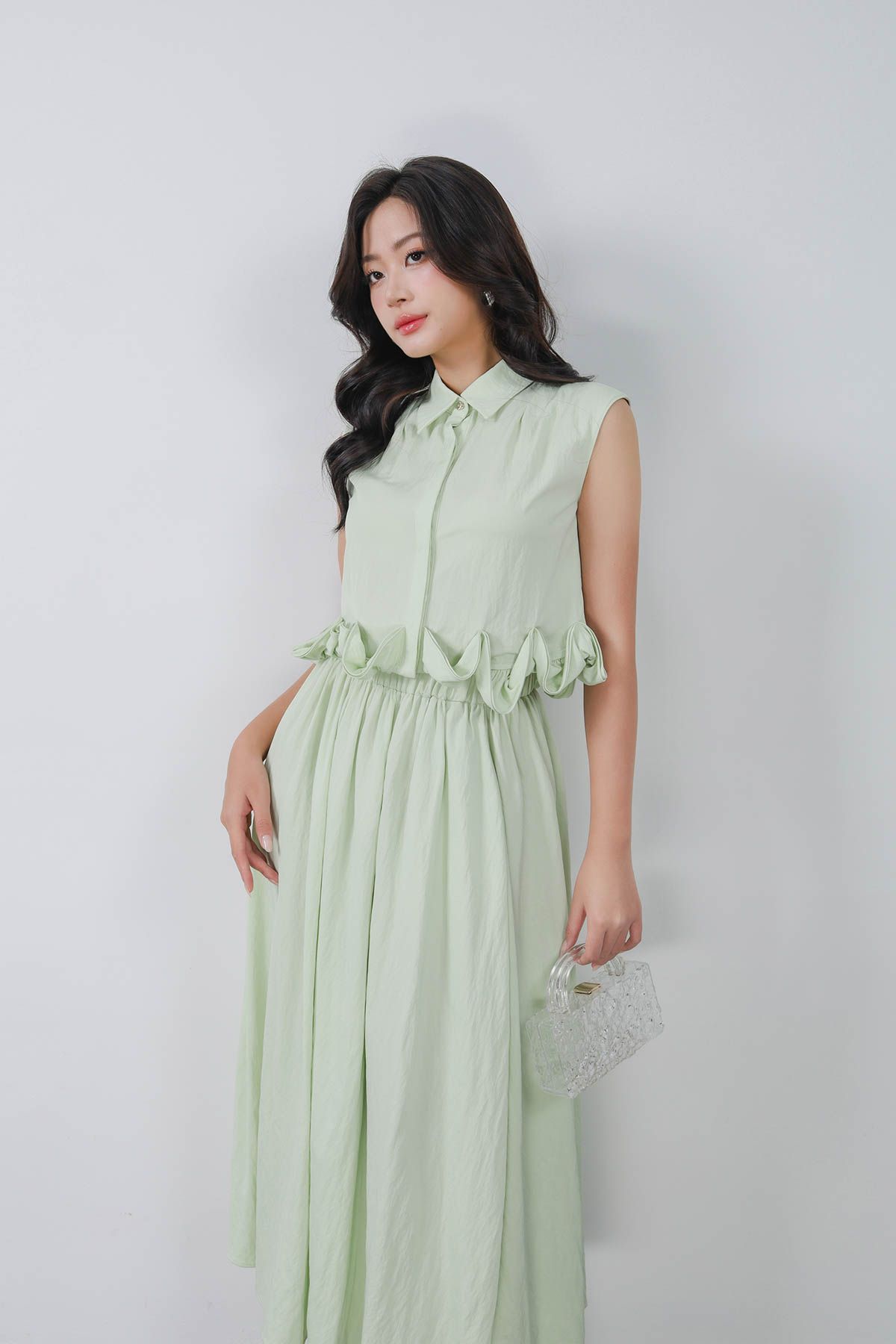 BAS13302 - Áo sơ mi kiểu vải tuytsi dáng lửng cổ đức gấu áo phối viền nhún tạo kiểu cài khuy thân trước - PANTIO