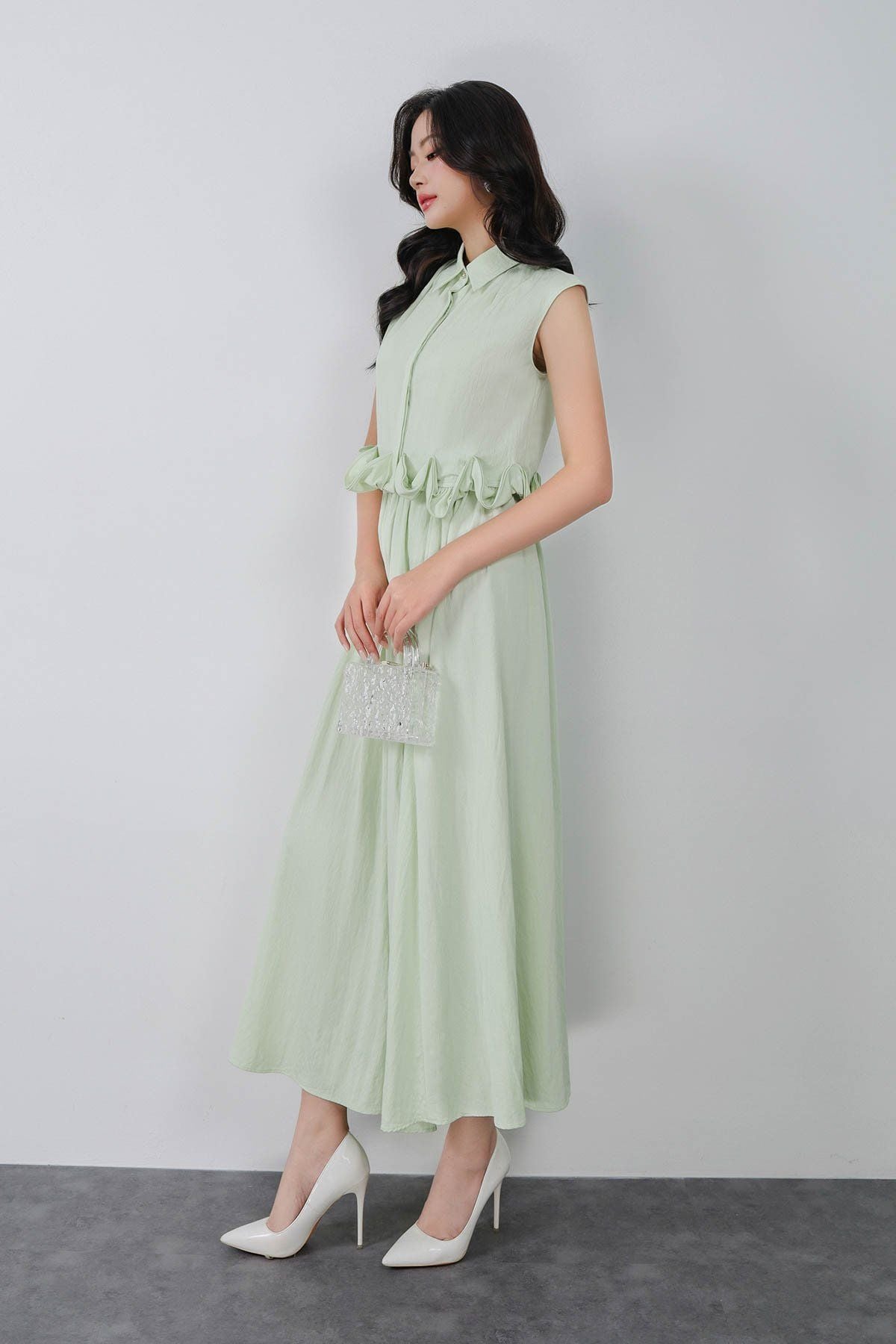 BAS13302 - Áo sơ mi kiểu vải tuytsi dáng lửng cổ đức gấu áo phối viền nhún tạo kiểu cài khuy thân trước - PANTIO