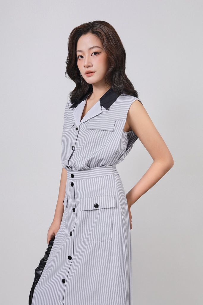 BAS13370 - Áo sơ mi kiểu công sở vải thô kẻ mỏng dáng suông cổ hai ve không tay cài khuy thân trước - PANTIO