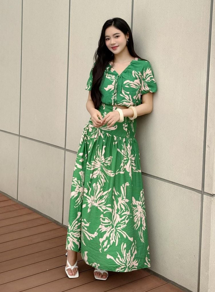 BAS13393 - Áo kiểu dạo phố vải tơ hoa dáng croptop cổ xẻ V phối dây nơ tay bồng nhẹ thời trang - tỷ lệ kèo 8899