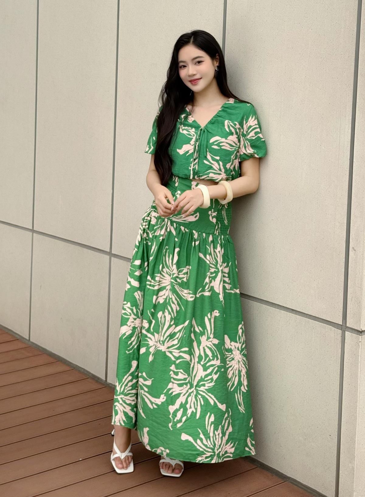 BAS13393 - Áo kiểu dạo phố vải tơ hoa dáng croptop cổ xẻ V phối dây nơ tay bồng nhẹ thời trang - tỷ lệ kèo 8899