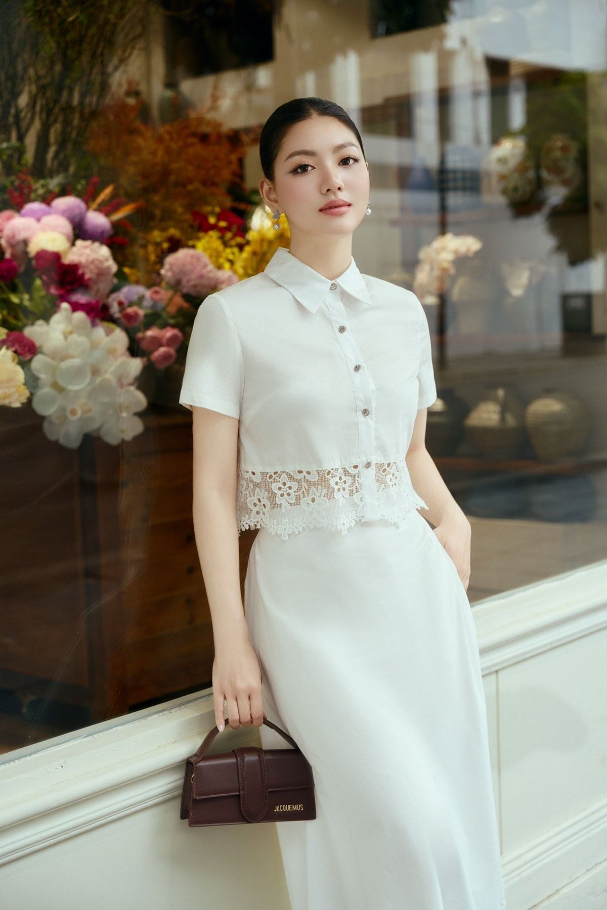 BAS13670 - Áo sơ mi công sở vải thô kate dáng croptop cổ đức tay cộc gấu áo phối ren hoa tạo kiểu - PANTIO