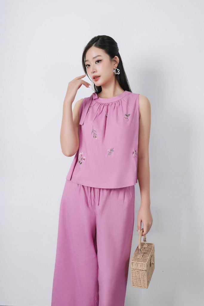 BAS32775 - Áo kiểu dạo phố vải linen dáng A cổ nhún phối nơ thân trang trí hình thêu - tỷ lệ kèo 8899