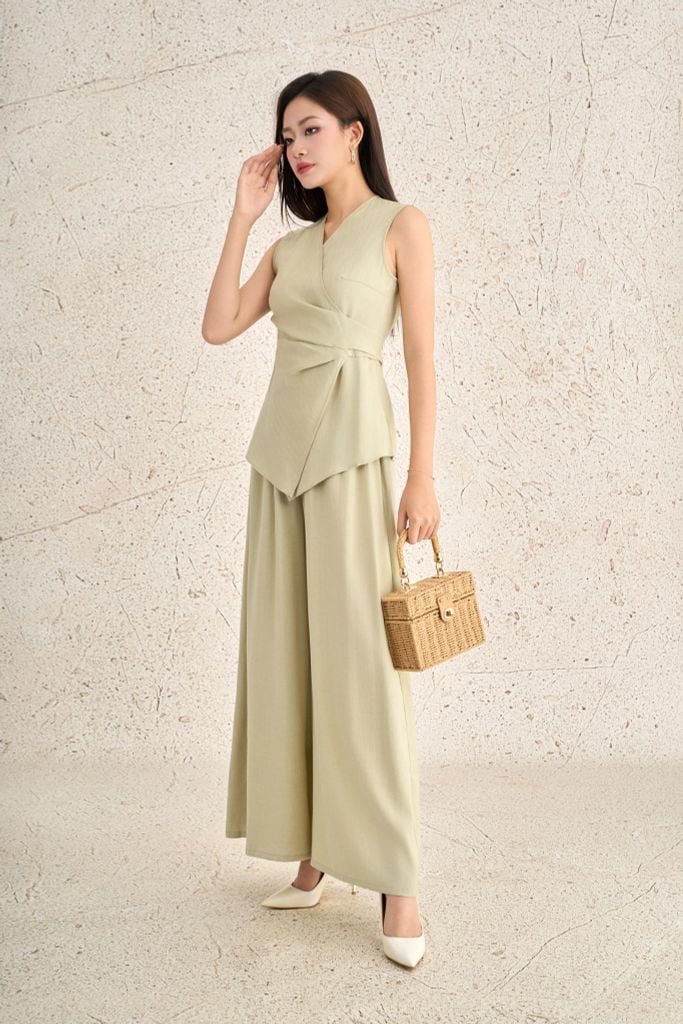 BAS33468 - Áo sơ mi kiểu dạo phố vải thô mỏng cổ xẻ V không tay thân áo phối vạt thắt eo tạo kiểu - PANTIO