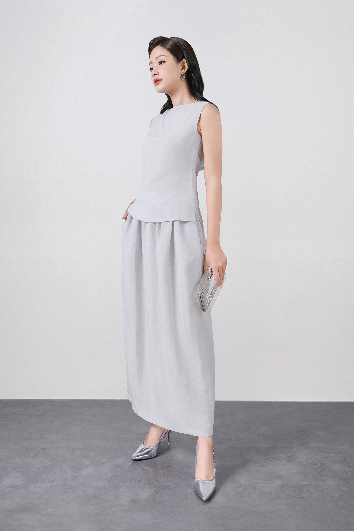 BAS33495 - Áo sơ mi kiểu vải thô mỏng dáng ôm cổ tròn lưng đổ tạo kiểu phối dây nơ khoá bên hông - PANTIO