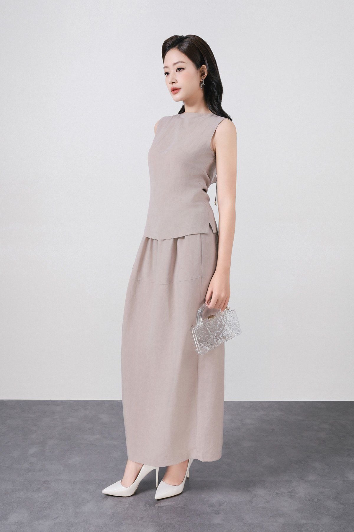 BAS33495 - Áo sơ mi kiểu vải thô mỏng dáng ôm cổ tròn lưng đổ tạo kiểu phối dây nơ khoá bên hông - PANTIO