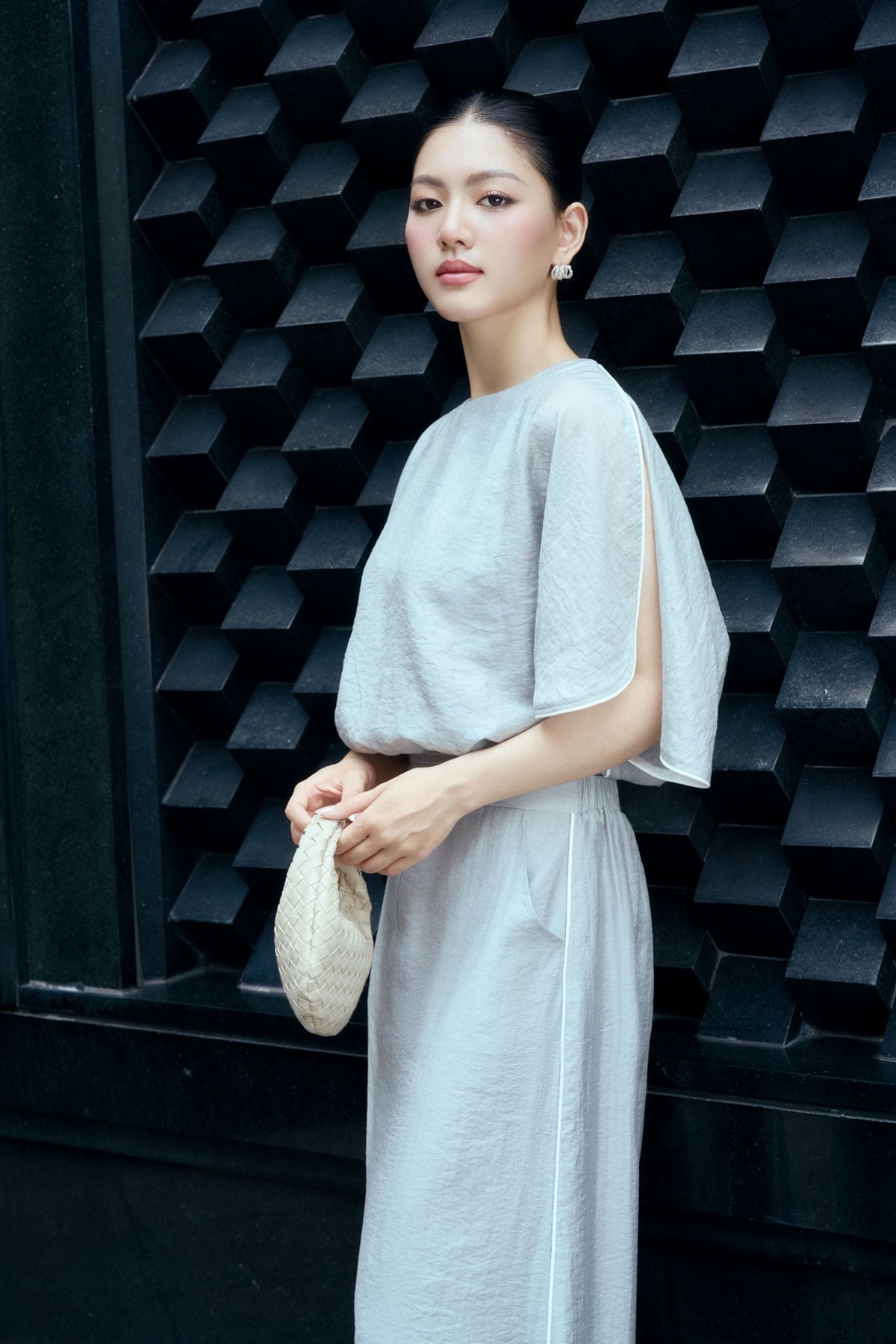 BJD33542 - Chân váy dài vải tơ dáng suông cạp chun thời trang xẻ tà sau - PANTIO