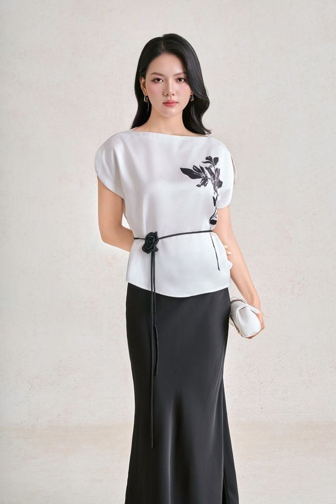 BAS33708 - Áo sơ mi công sở vải lụa dáng suông cổ tròn thân áo in hoạ tiết eo phối dây thắt tạo kiểu - PANTIO