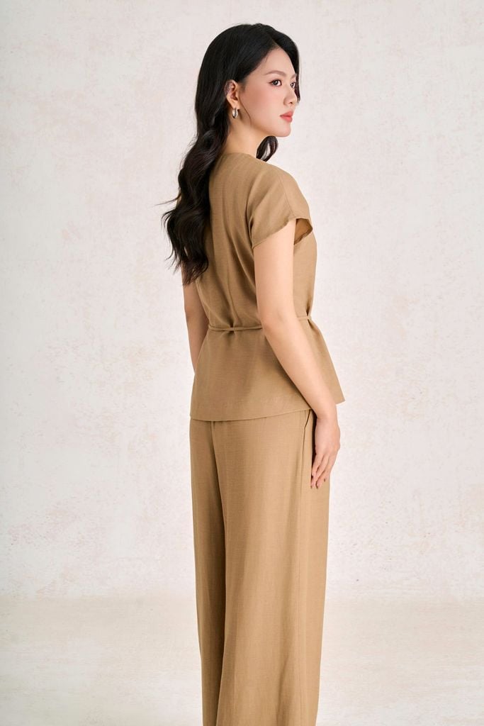 BAS33777 - Áo sơ mi công sở vải thô đũi dáng suông cổ xẻ V tay chờm eo phối dây thắt tạo kiểu - PANTIO