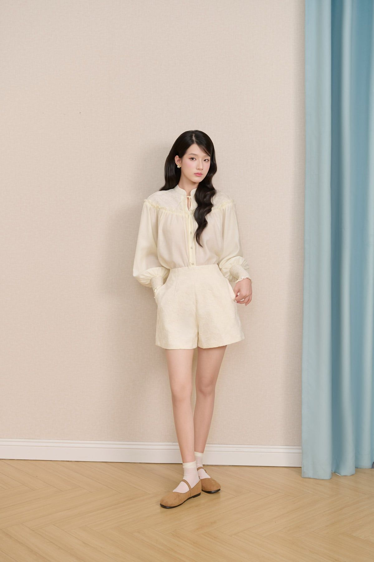 BQN33813 - Quần short vải ren hoa dáng suông cạp liền thời trang khoá thân sau - JAN.
