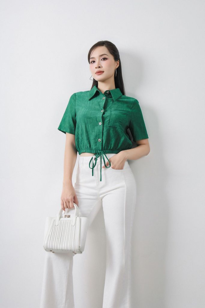 BAS53189 - Áo sơ mi công sở vải thô mỏng dáng lửng cổ đức có túi ngực áo cài khuy thân trước gấu áo bo chun - PANTIO